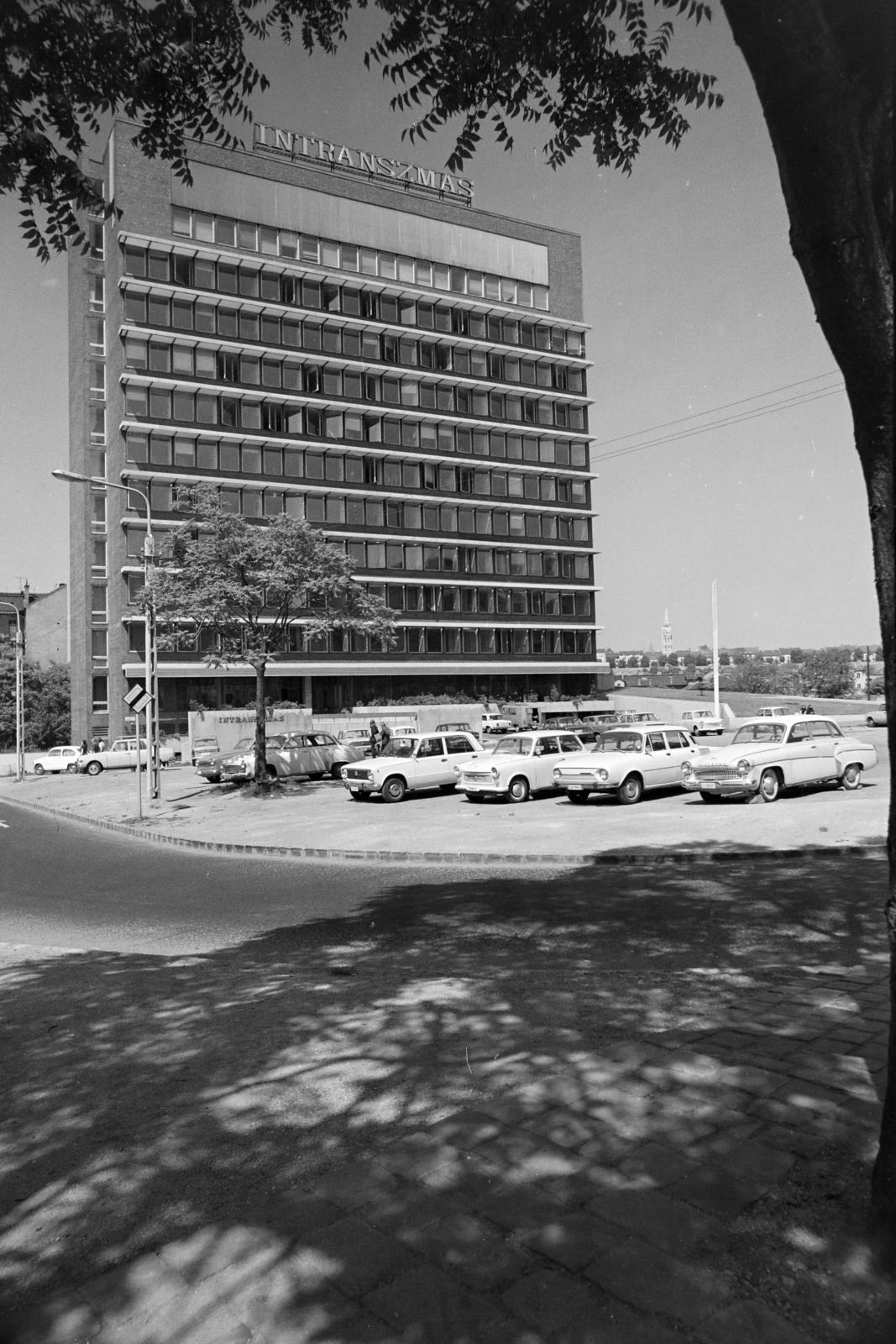 Magyarország, Budapest I., Márvány utca 17., INTRANSZMAS székház., 1971, Hegyvidéki Helytörténeti Gyűjtemény, irodaház, Budapest, Trabant 601, Wartburg 311/312, parkoló, Fortepan #290510