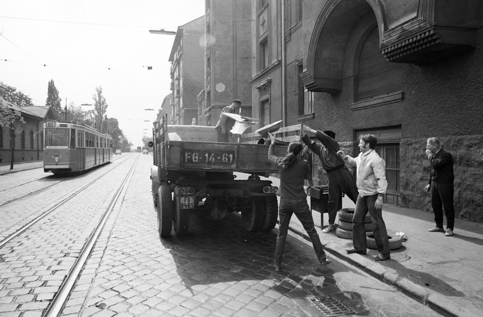 Hungary, Budapest XII., Alkotás utca, a felvétel a 39/a számú ház előtt készült., 1973, Hegyvidéki Helytörténeti Gyűjtemény, clearance, Budapest, Fortepan #290522