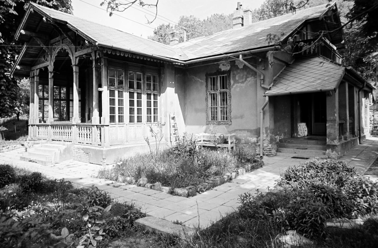 Magyarország, Budapest XII., Csermely utca 10. szám alatti villa., 1967, Hegyvidéki Helytörténeti Gyűjtemény, Budapest, Fortepan #290536