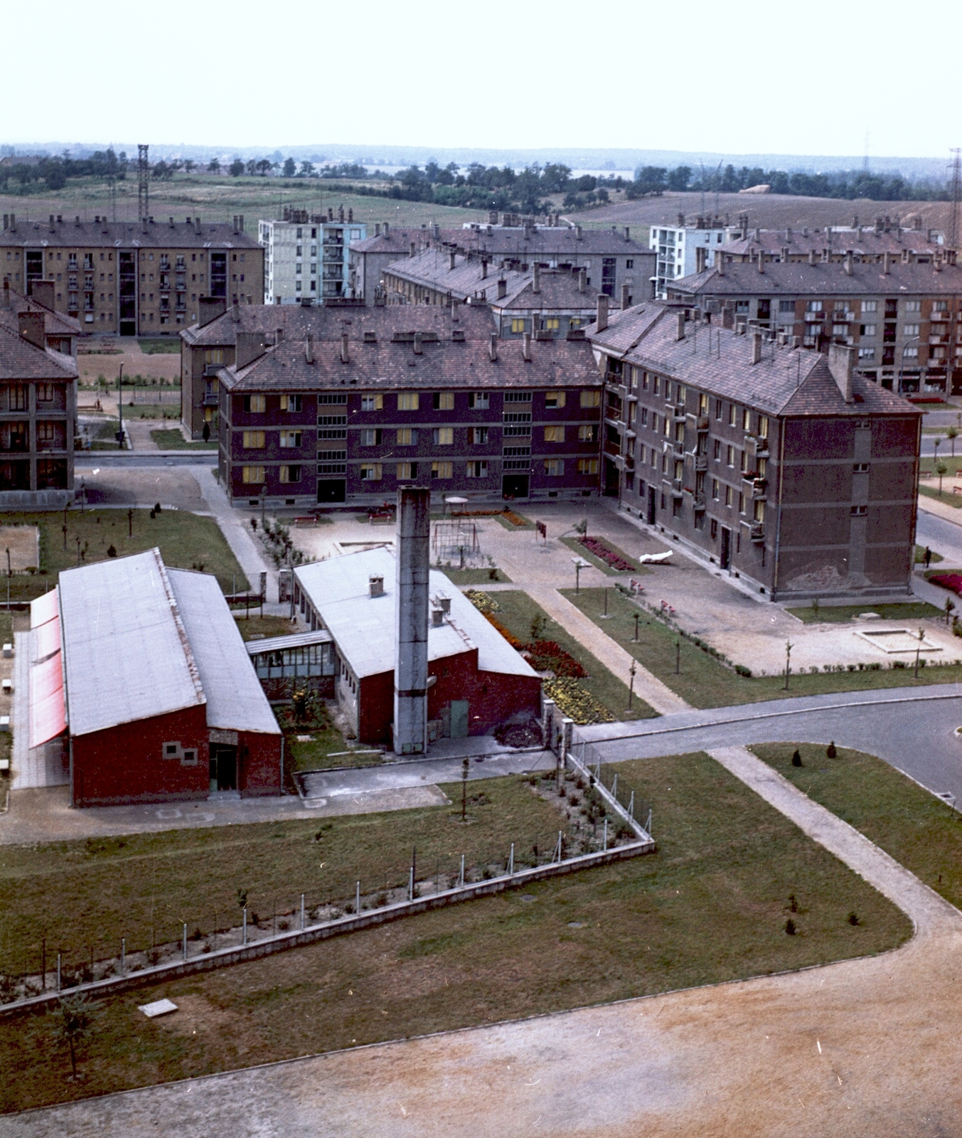 Hungary, Ajka, Móra Ferenc utcai házak a Sport utca felől nézve., 1966, Építésügyi Dokumentációs és Információs Központ, VÁTI, colorful, Fortepan #29058