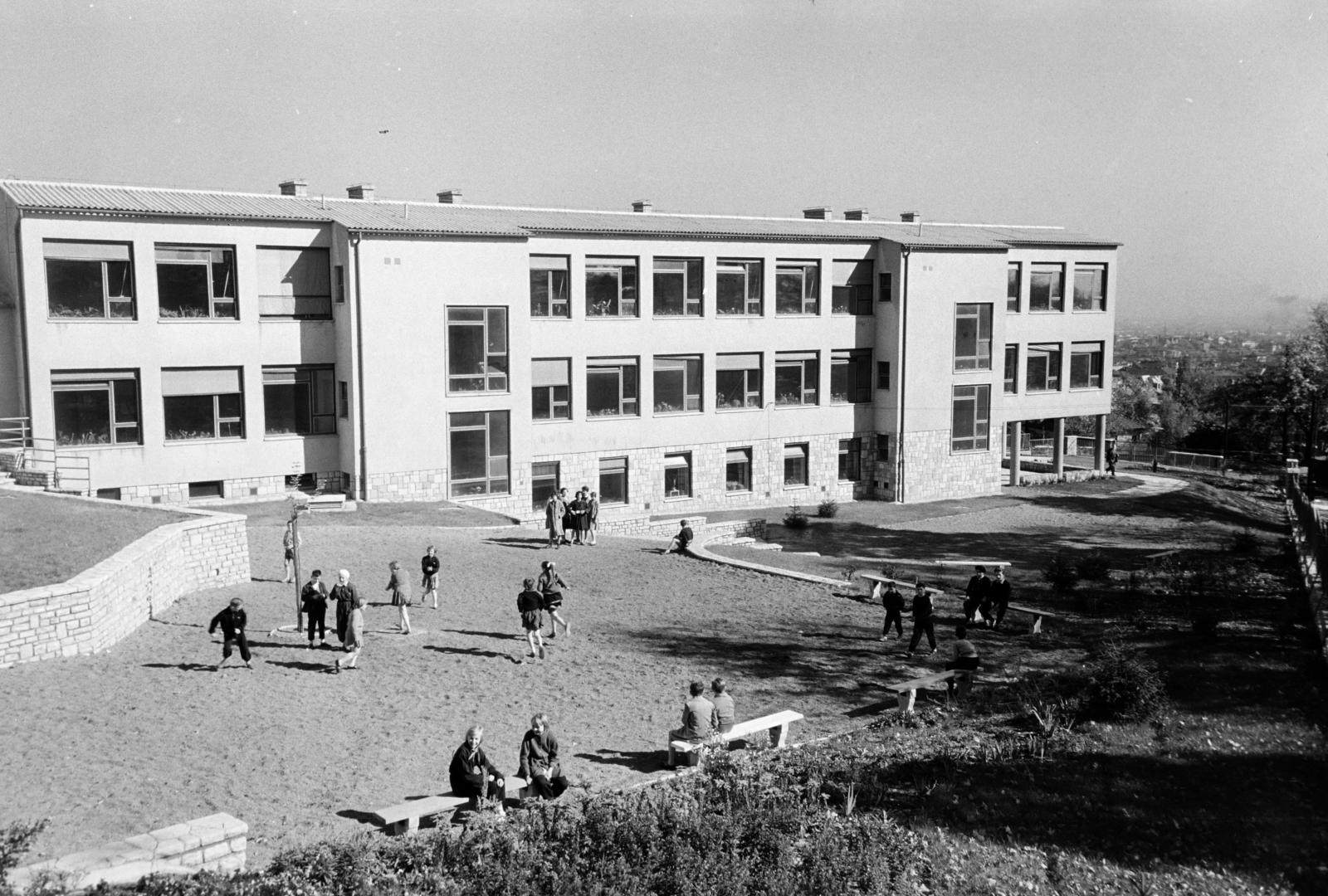 Hungary, Budapest XII., Mártonhegyi út 34., Általános Iskola (később Tamási Áron Általános Iskola, Gimnázium és Német Nemzetiségi Gimnázium)., 1960, Hegyvidéki Helytörténeti Gyűjtemény, Budapest, Fortepan #290600