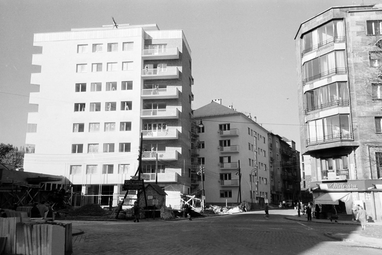 Magyarország, Budapest XII., Magyar Jakobinusok tere, szemben az épülő Kék Golyó utca 1-es számú ház, ettől jobbra a Városmajor utca torkolata., 1960, Hegyvidéki Helytörténeti Gyűjtemény, Budapest, Fortepan #290611
