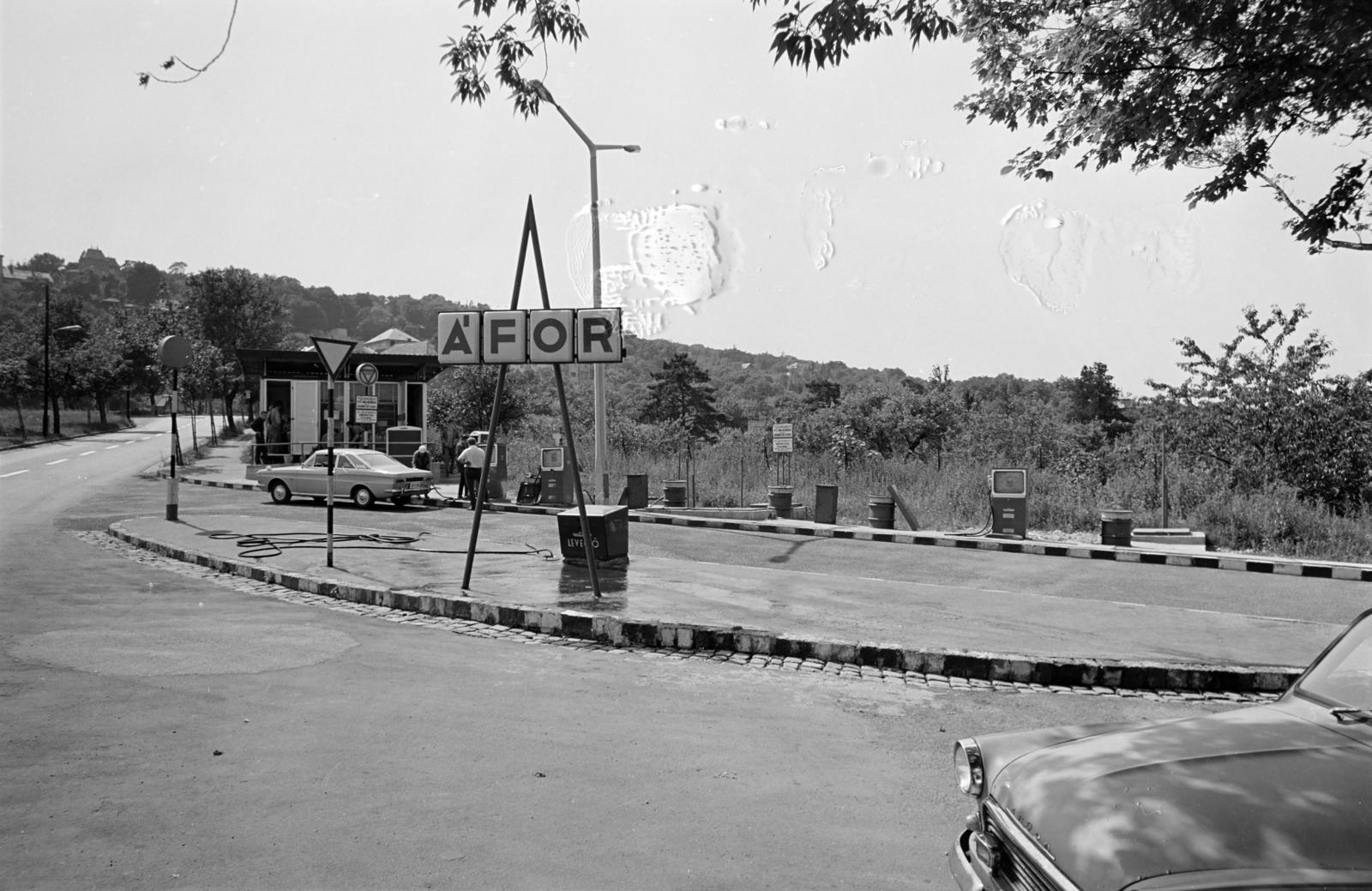 Hungary, Budapest XII., Istenhegyi út, ÁFOR benzinkút, jobbra a Zsolna utca., 1972, Hegyvidéki Helytörténeti Gyűjtemény, Budapest, Fortepan #290614