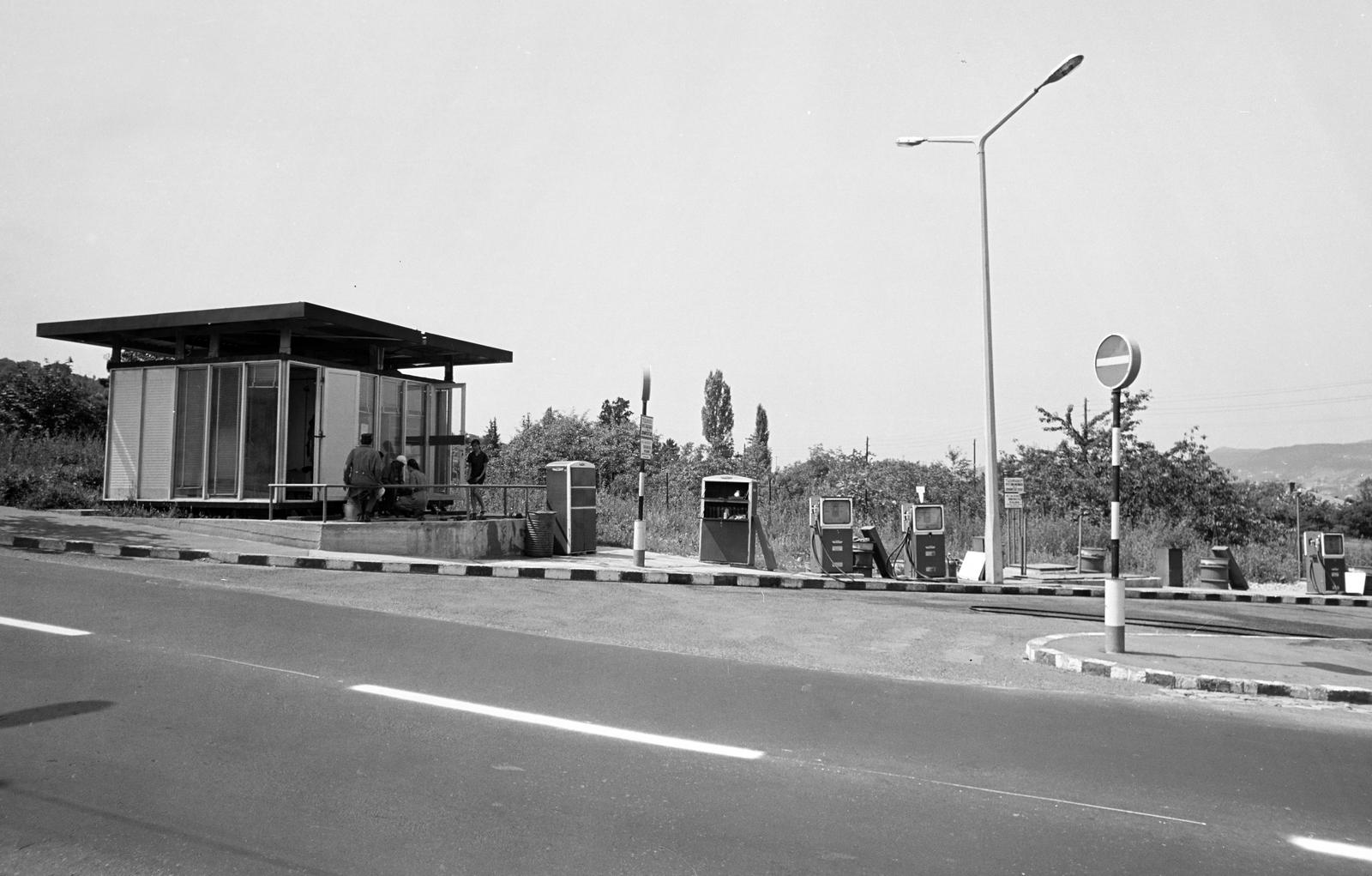 Hungary, Budapest XII., Istenhegyi út, ÁFOR benzinkút a Zsolna utcánál., 1972, Hegyvidéki Helytörténeti Gyűjtemény, Budapest, Mineral Oil Distributing Corporation, Fortepan #290655