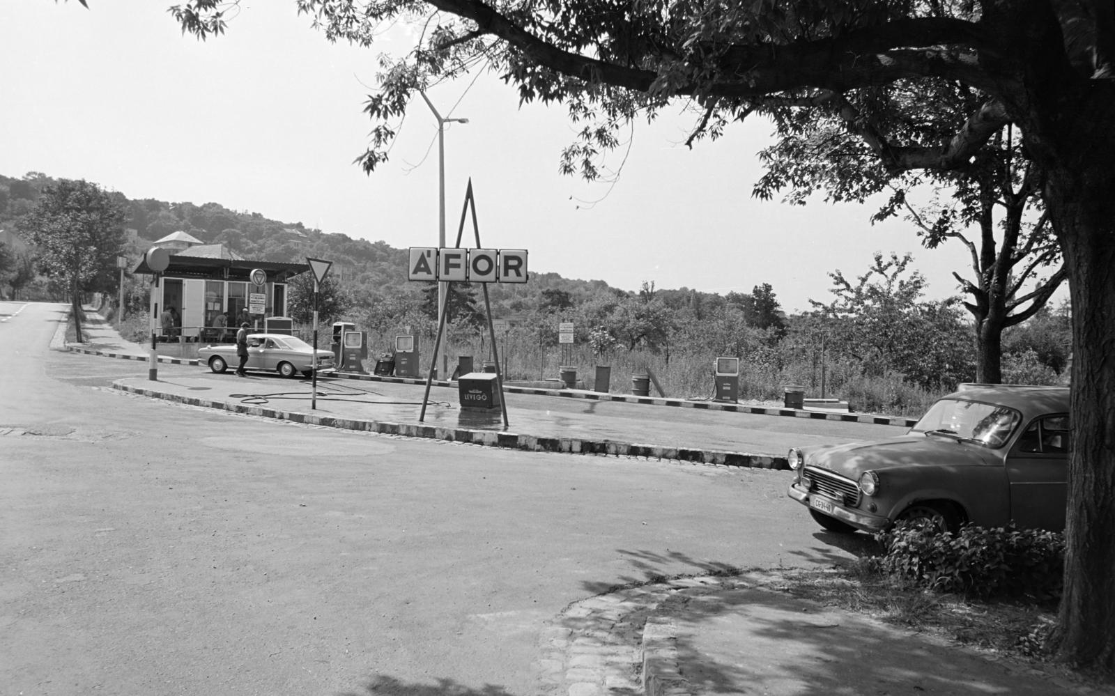 Magyarország, Budapest XII., Istenhegyi út, ÁFOR benzinkút, jobbra a Zsolna utca., 1968, Hegyvidéki Helytörténeti Gyűjtemény, Best of, Ásványolaj Forgalmi Vállalat, Budapest, Fortepan #290657