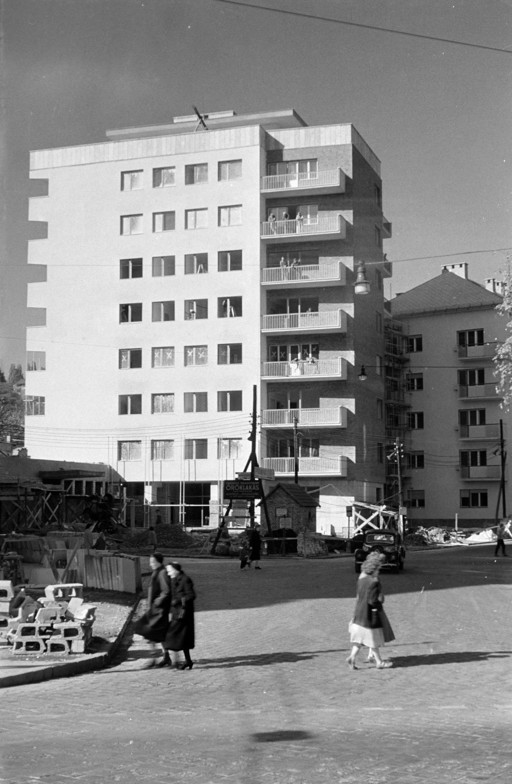 Magyarország, Budapest XII., Magyar Jakobinusok tere, szemben az épülő Kék Golyó utca 1-es számú ház, ettől jobbra a Városmajor utca torkolata., 1960, Hegyvidéki Helytörténeti Gyűjtemény, Budapest, Fortepan #290665