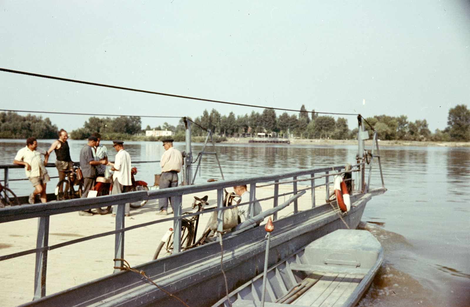 Hungary, Kalocsa, Dunai komp Gerjen és Kalocsa-Meszes között., 1966, Építésügyi Dokumentációs és Információs Központ, VÁTI, bicycle, colorful, ferry, motorcycle, summer, boat, lifebelt, lifeboat, Fortepan #29068