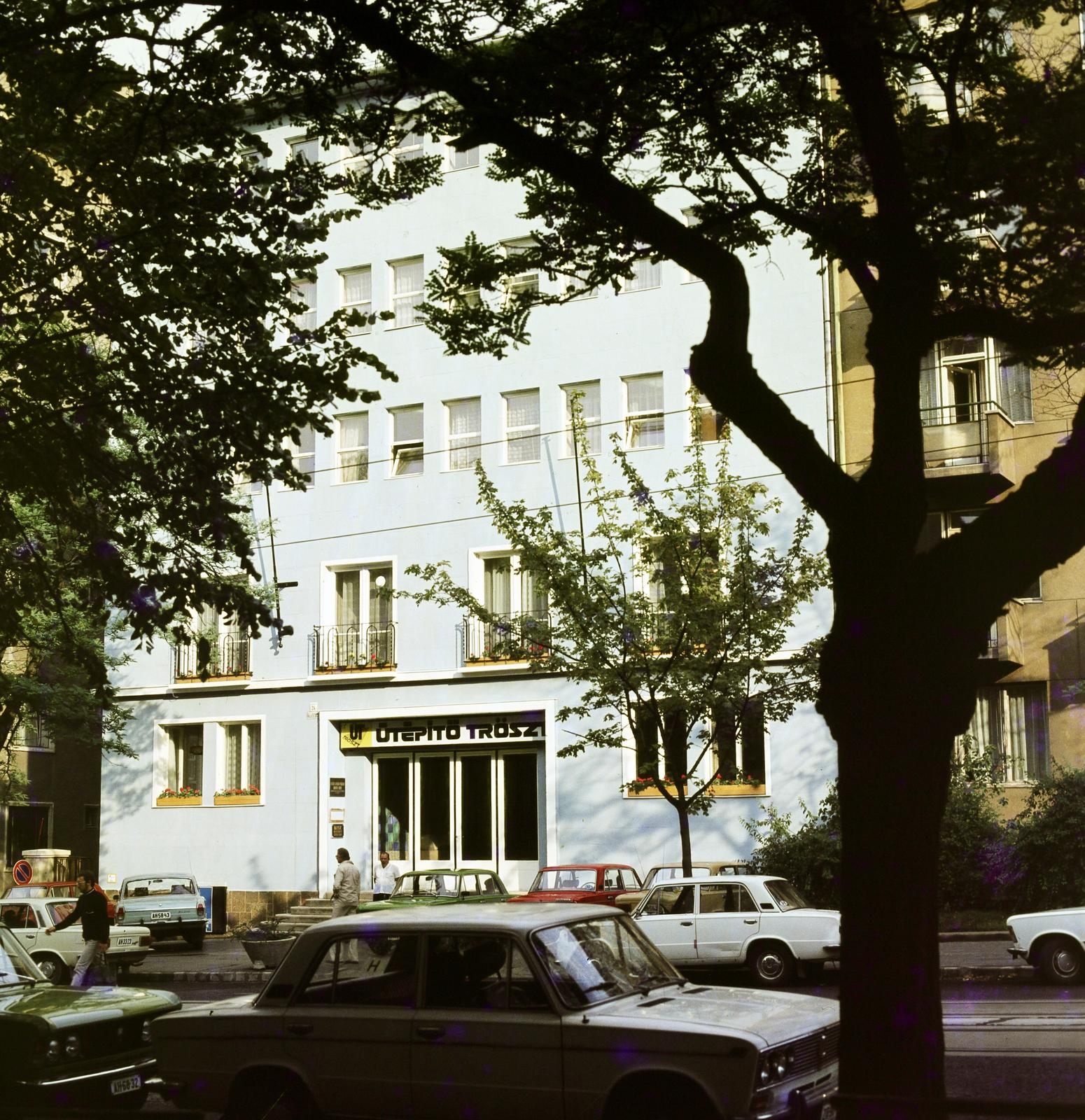 Magyarország, Budapest XII., Böszörményi út, szemben a 24-es szám alatt az Útépítő Tröszt székháza., 1979, Hegyvidéki Helytörténeti Gyűjtemény, Budapest, Fortepan #290688