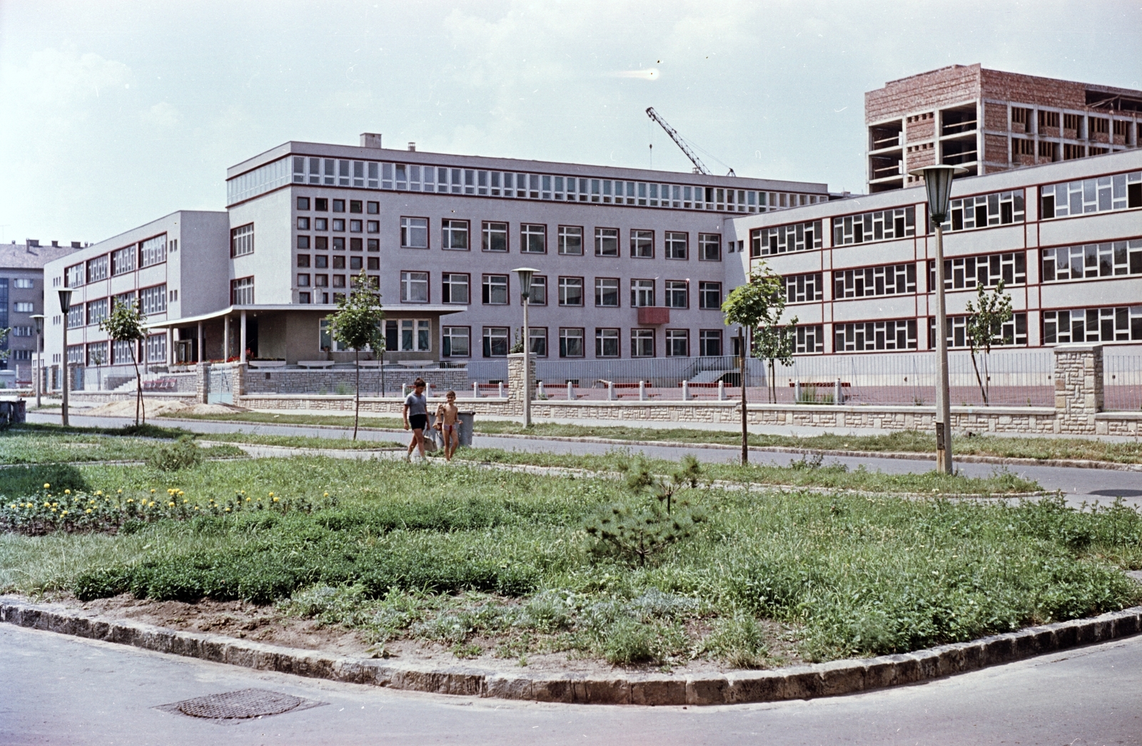 Magyarország, Uránváros, Pécs, Mecsekaljai iskola, Bánki Donát utca 2., 1964, Építésügyi Dokumentációs és Információs Központ, VÁTI, iskola, színes, Fortepan #29075