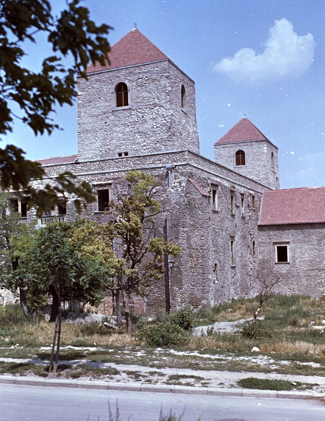 Hungary, Várpalota, Thury-vár., 1963, Építésügyi Dokumentációs és Információs Központ, VÁTI, colorful, castle, Fortepan #29090