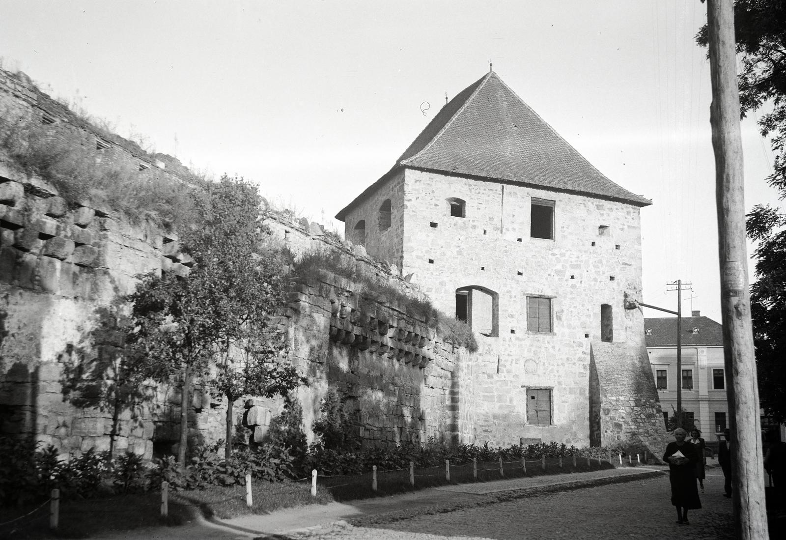 Romania,Transylvania, Cluj-Napoca, Bethlen utca, a Szabók bástyája (Bethlen-bástya) a Farkas utca saroktól nézve., 1941, Mikolay Károly, Fortepan #291169