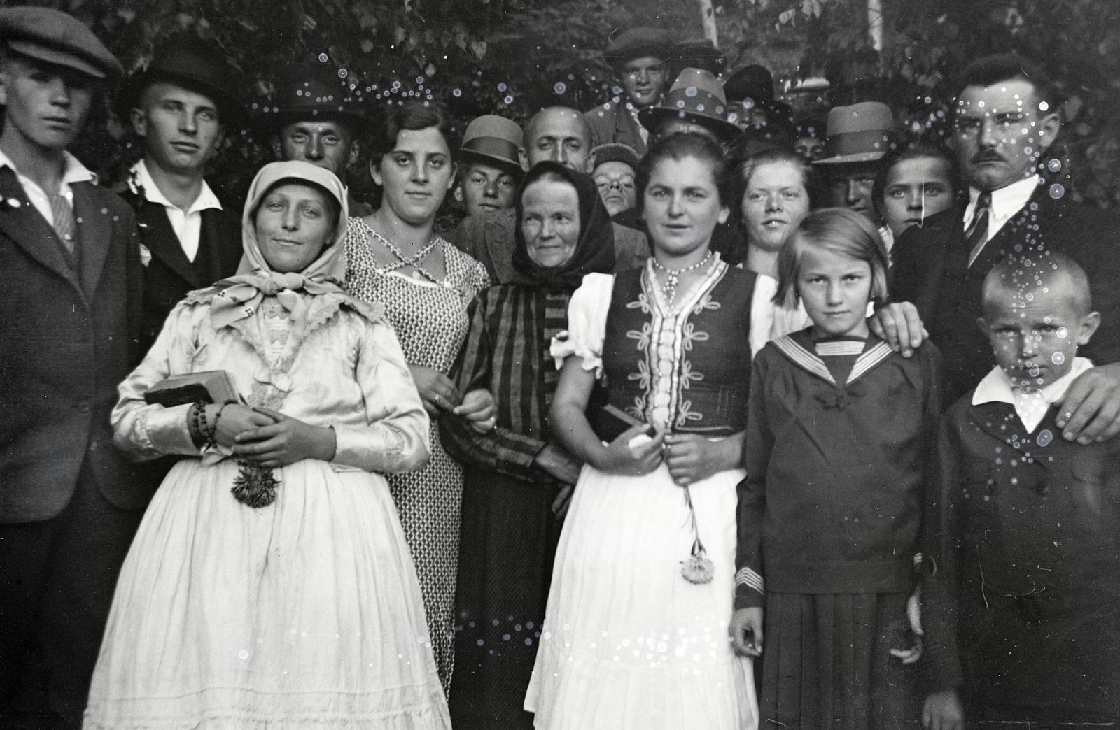 1941, Mikolay Károly, damaged photo, tableau, folk costume, Fortepan #291222