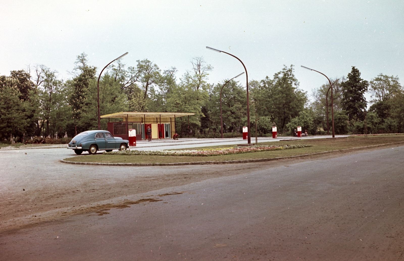 Magyarország, Szentendre, ÁFOR kút a 11-es műút mellett., 1962, Építésügyi Dokumentációs és Információs Központ, VÁTI, színes, benzinkút, Fortepan #29127