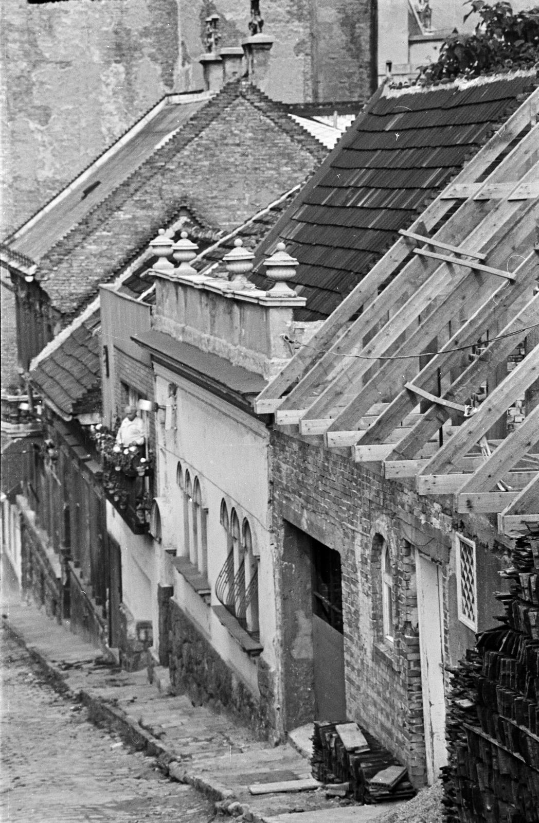 Hungary, Budapest II., Gül Baba utca, jobbra a felújítás alatt álló 14-es számú ház., 1980, Szerényi Gábor, Budapest, Fortepan #291271