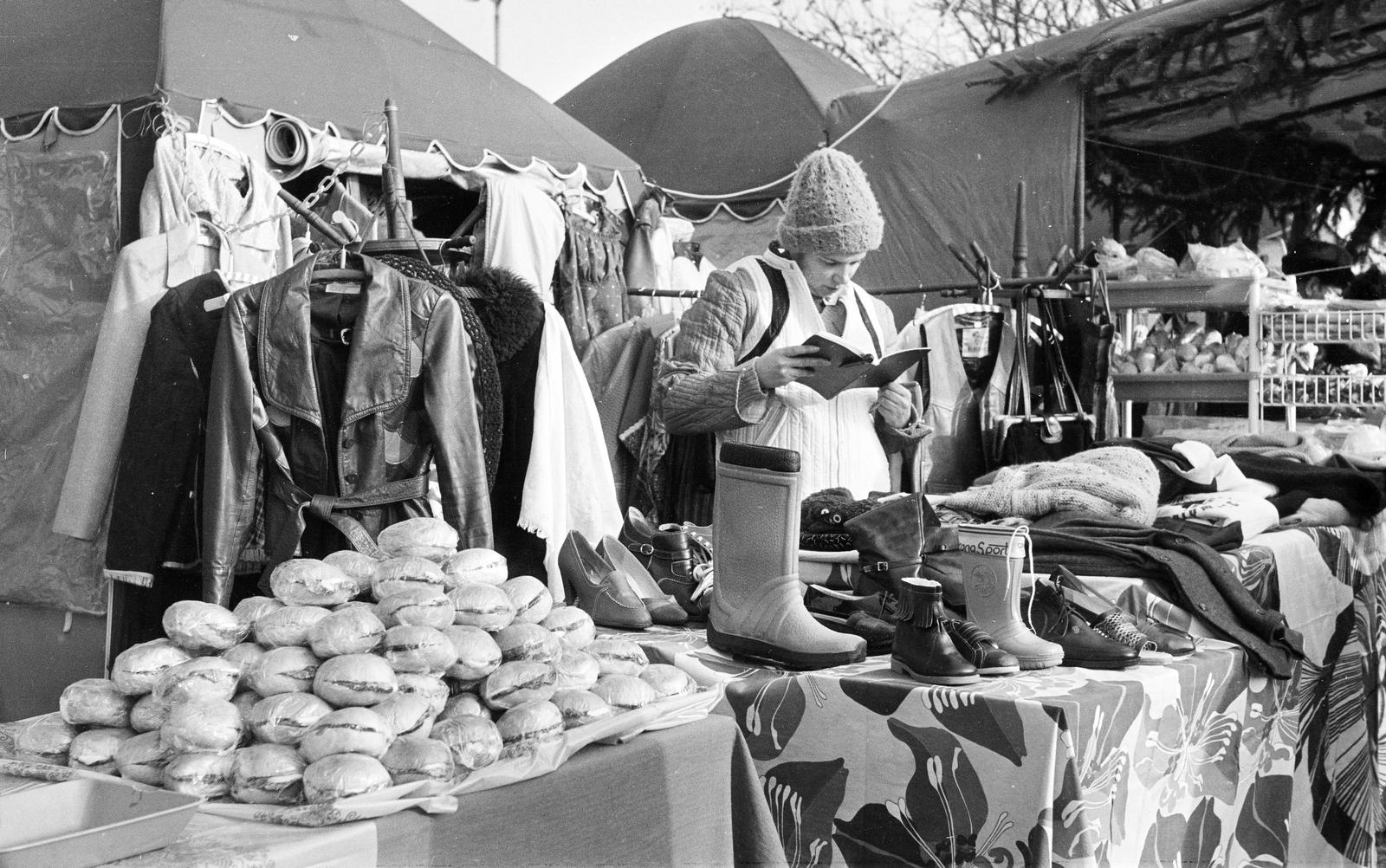 1983, Szerényi Gábor, market, wellingtons, sandwich, Fortepan #291279