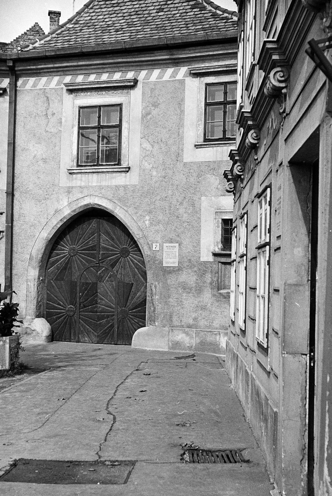 Magyarország, Sopron, Várkerület (Lenin körút), szemben a 7. szám alatt a Rejpál ház., 1982, Szerényi Gábor, Fortepan #291288