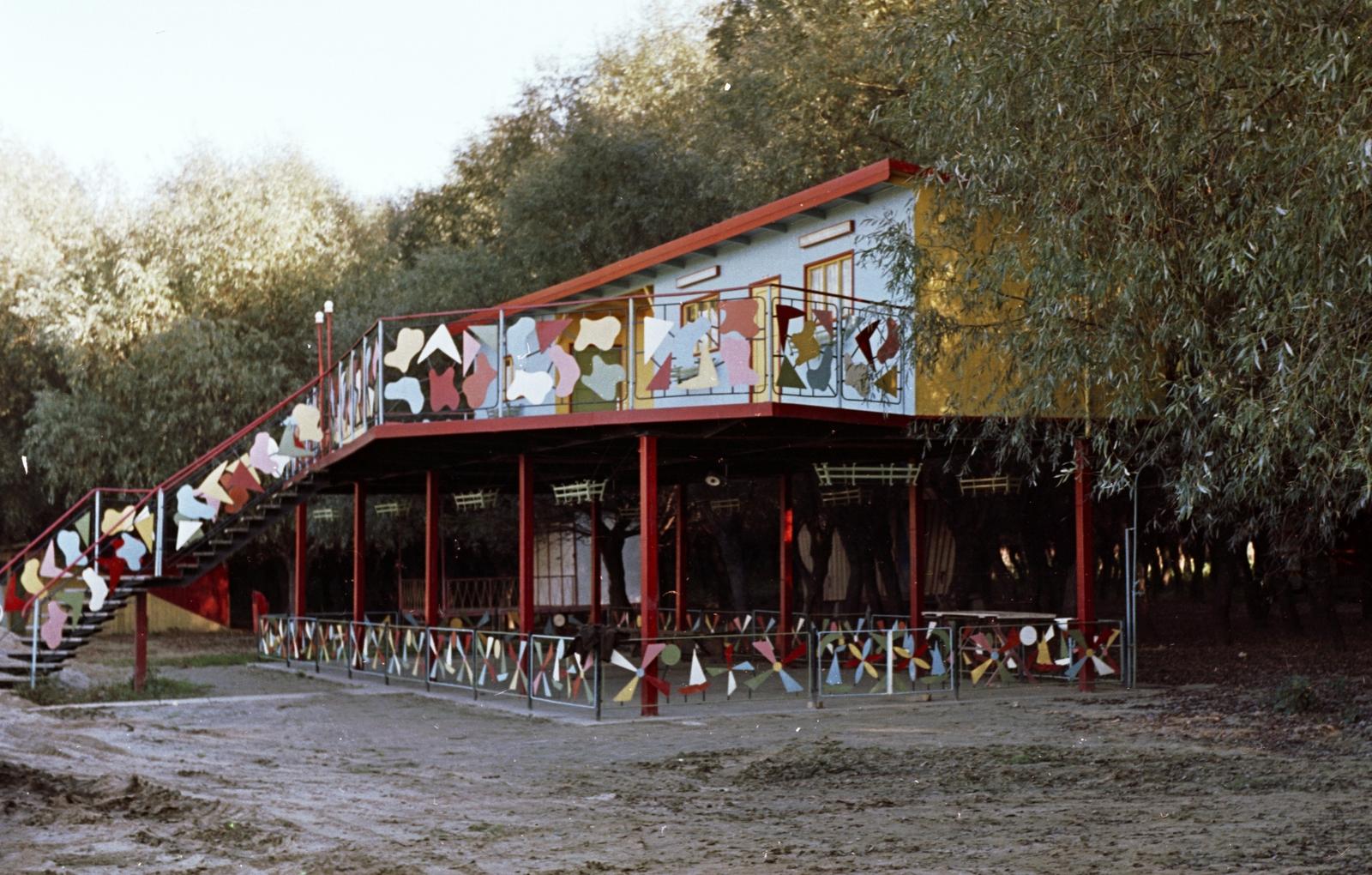 Hungary, Csongrád, Körös-torok, FŰTŐBER üdülő., 1966, Építésügyi Dokumentációs és Információs Központ, VÁTI, colorful, Fortepan #29139