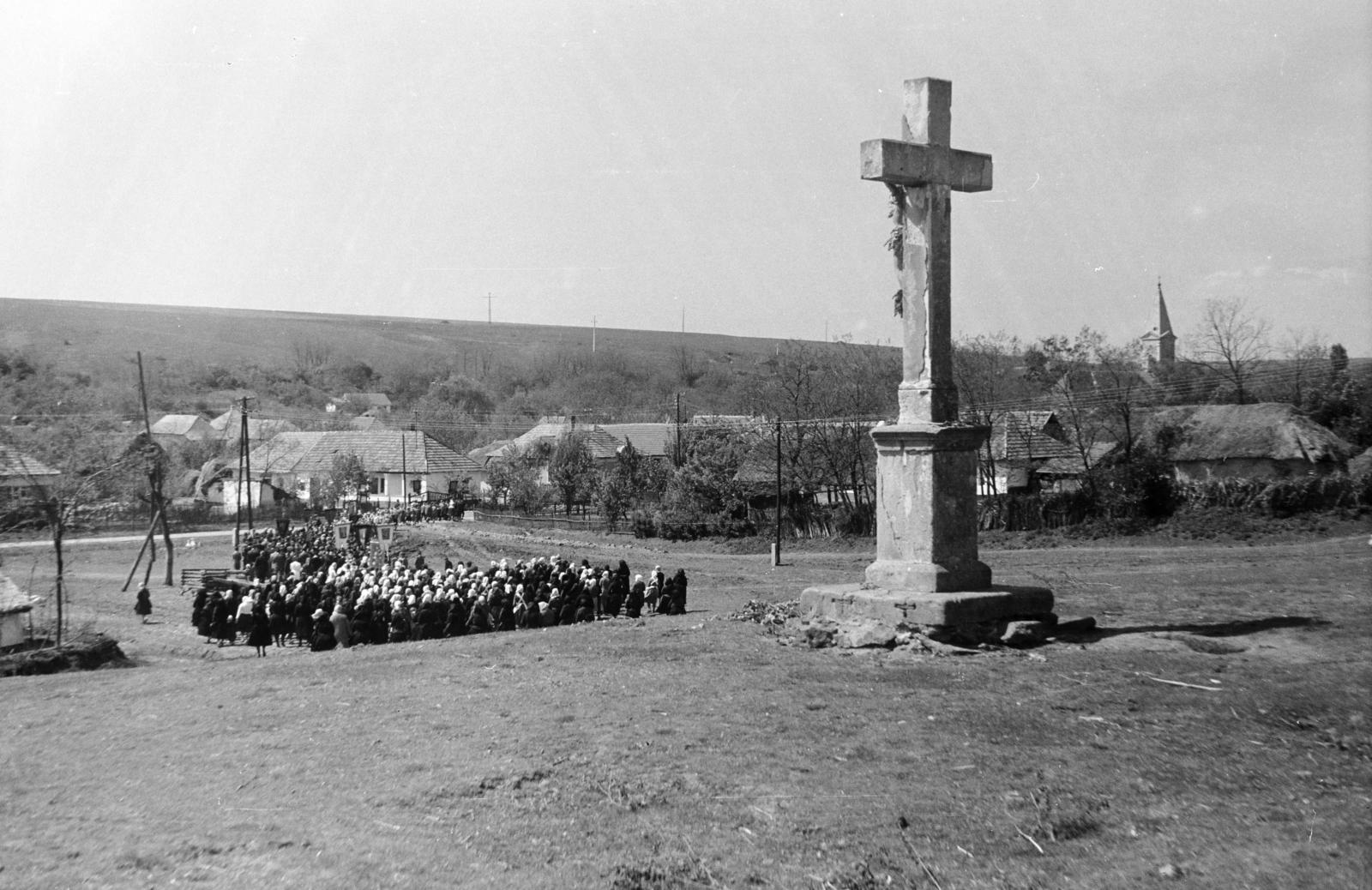 1968, Kovács Gyöngyi, cross, pilgrimage, Fortepan #291505