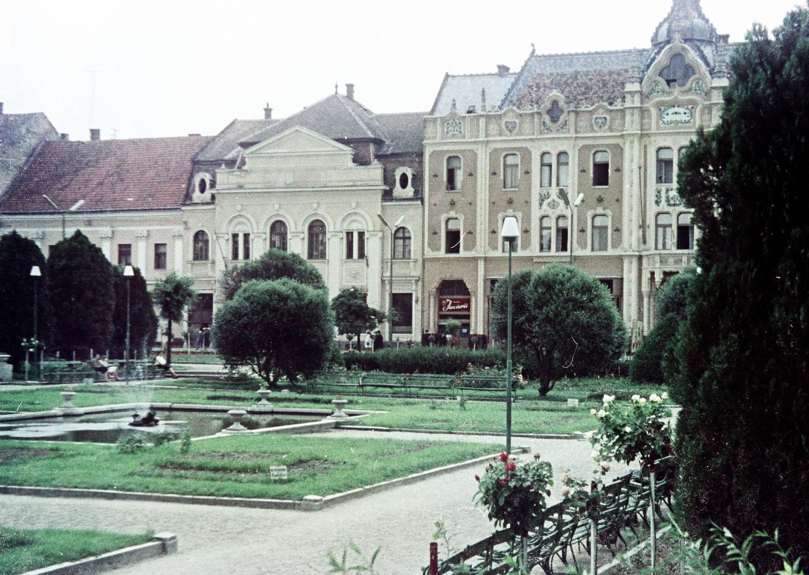 Romania,Transylvania, Satu Mare, Deák tér (Piata Libertatii), jobbra a Dacia (egykor Pannónia) hotel., 1964, Kovács Gyöngyi, Fortepan #291538