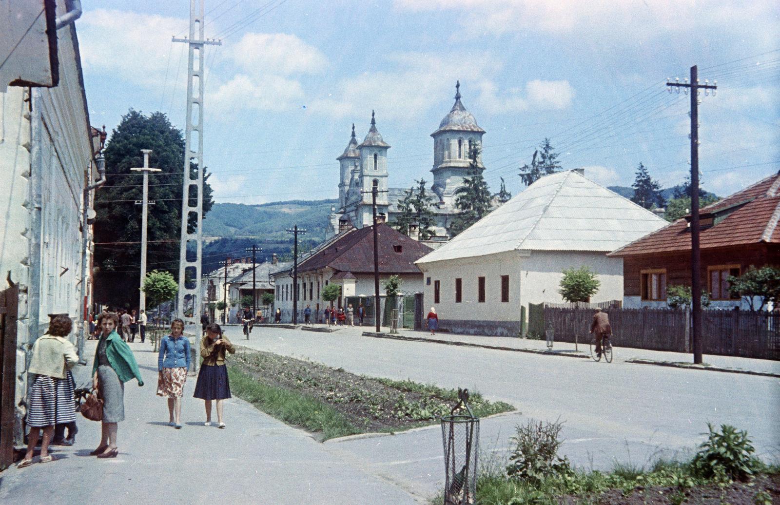 Románia,Erdély, Felsővisó, Strada Libertăţii, szemben a Szent Miklós ortodox templom., 1964, Kovács Gyöngyi, Fortepan #291554
