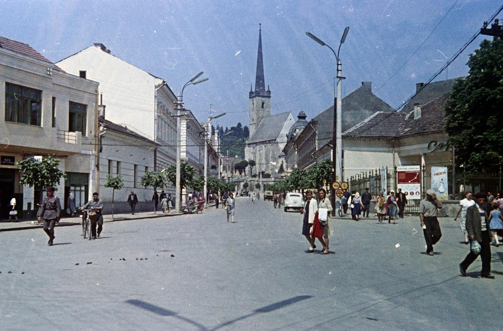 Románia,Erdély, Dés, Strada 1 Mai, háttérben a református templom., 1966, Kovács Gyöngyi, Fortepan #291565