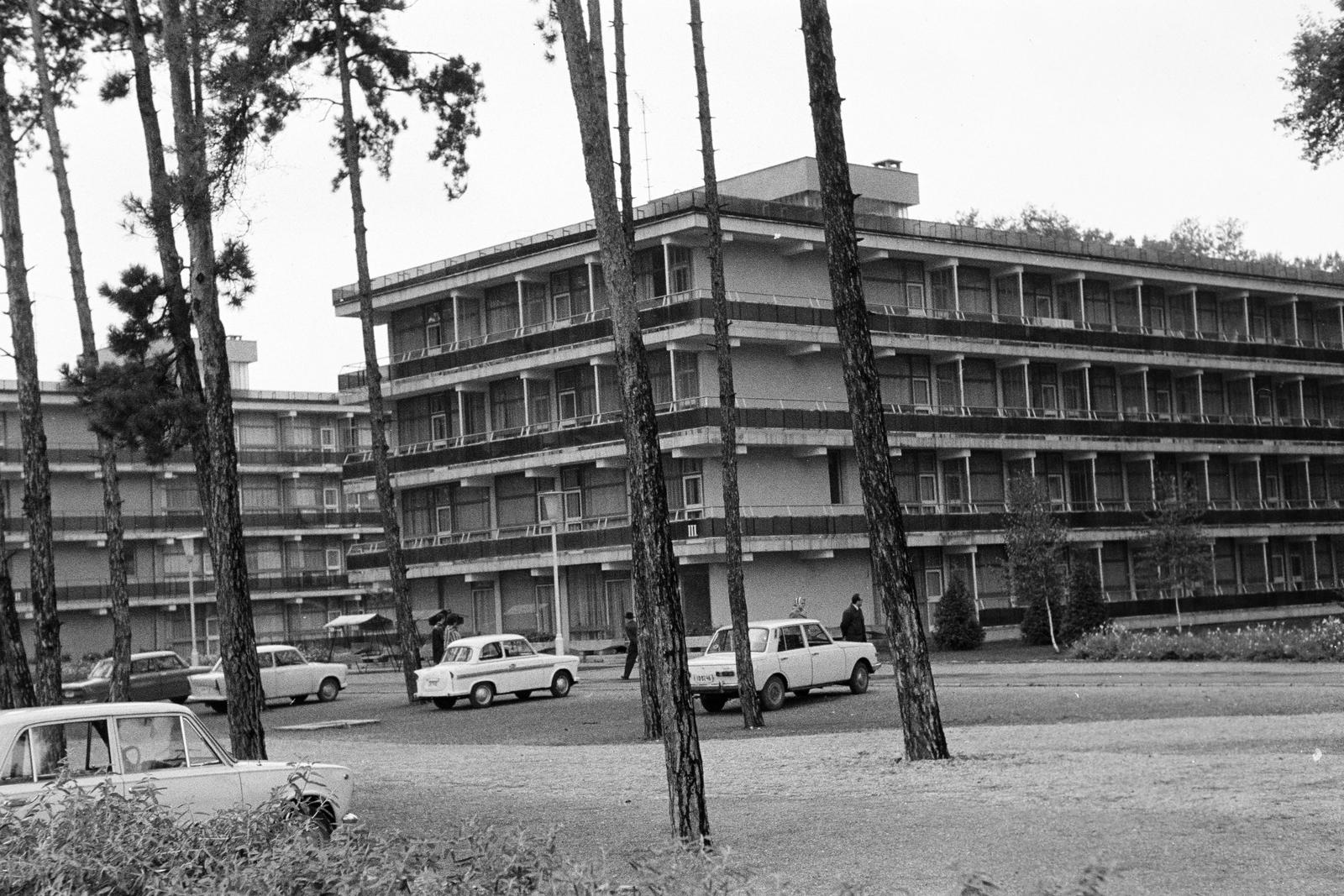 Magyarország,Balaton, Siófok, SZOT üdülő., 1974, Karácsony Iván, Trabant 600, Fortepan #291603