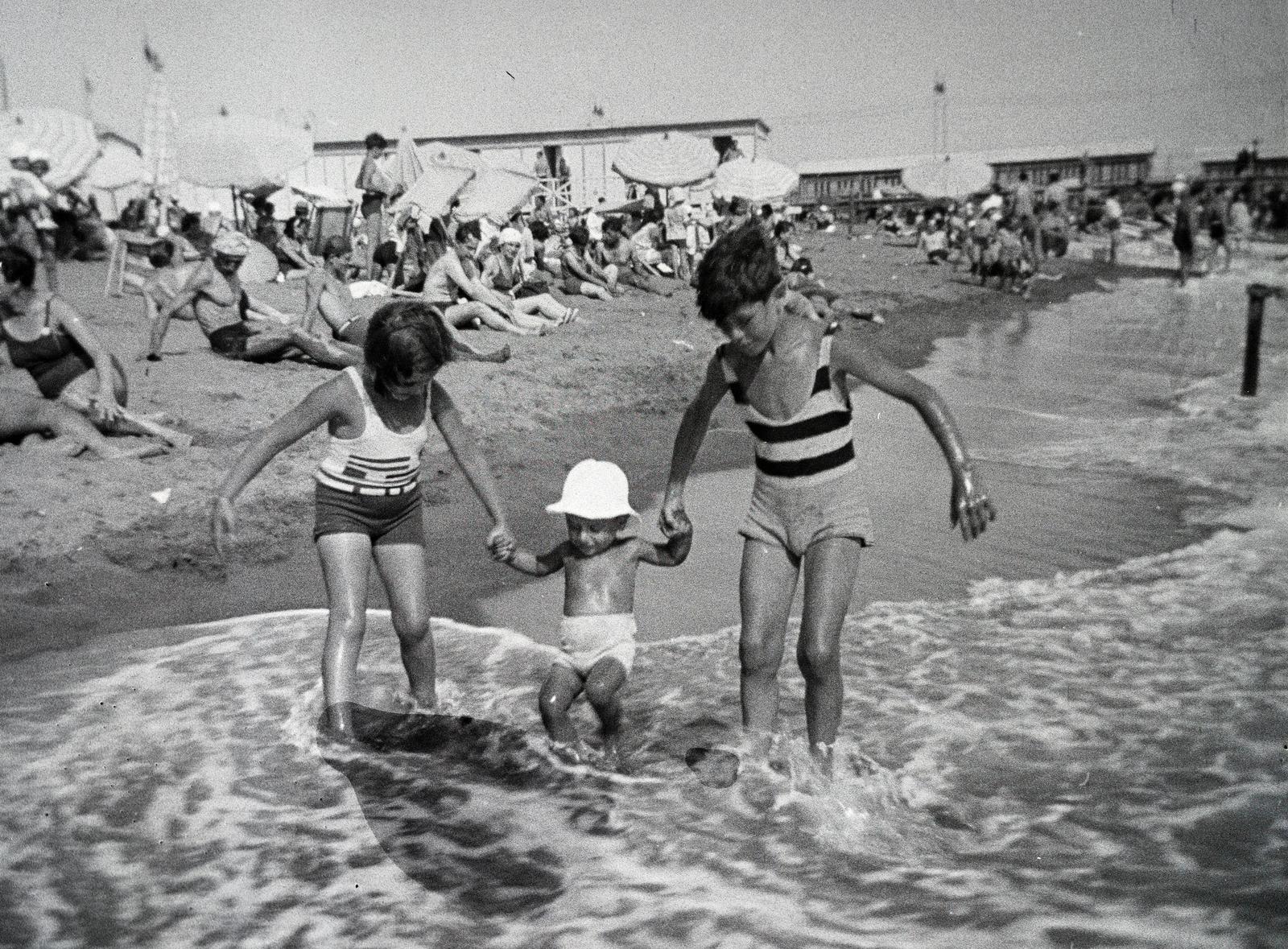 Italy, tengerpart, a felvétel a Stabilimento Roma (Panettone) közelében készült., 1930, Nagy Emese, Fortepan #291620
