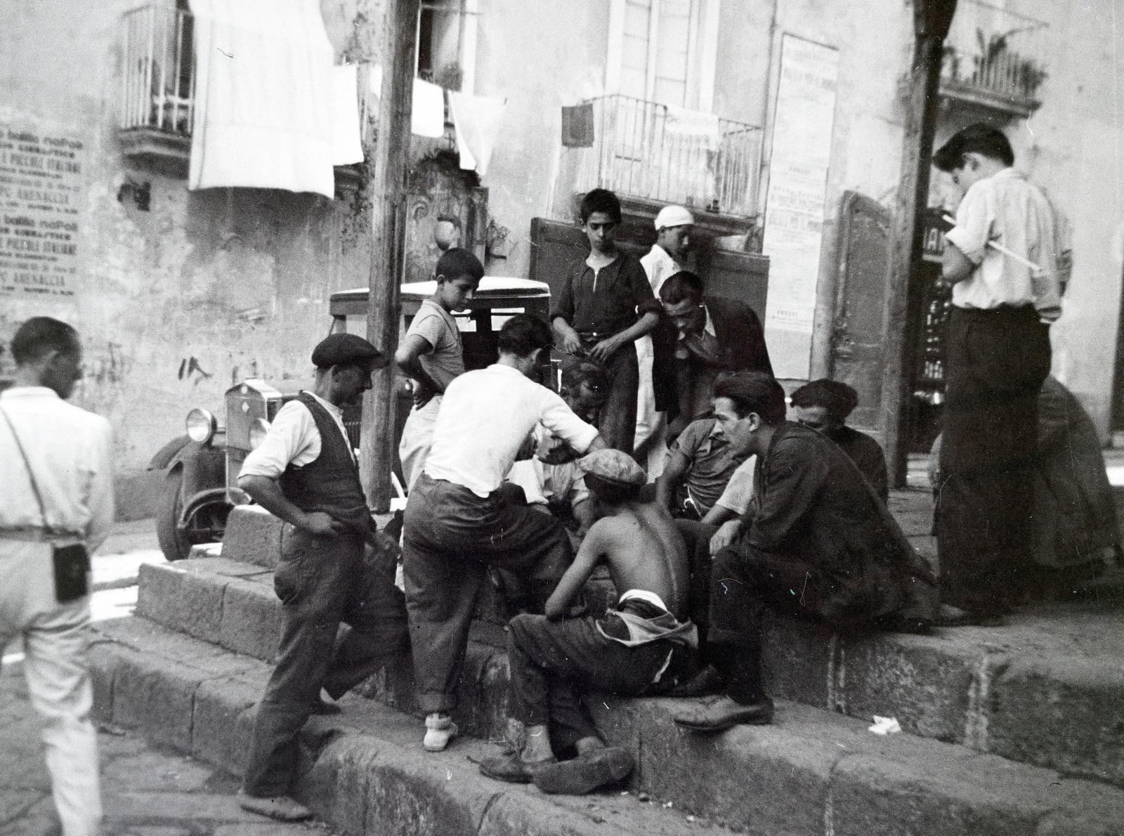 1930, Nagy Emese, sitting on stairs, gamble, gaping, men, Fortepan #291630