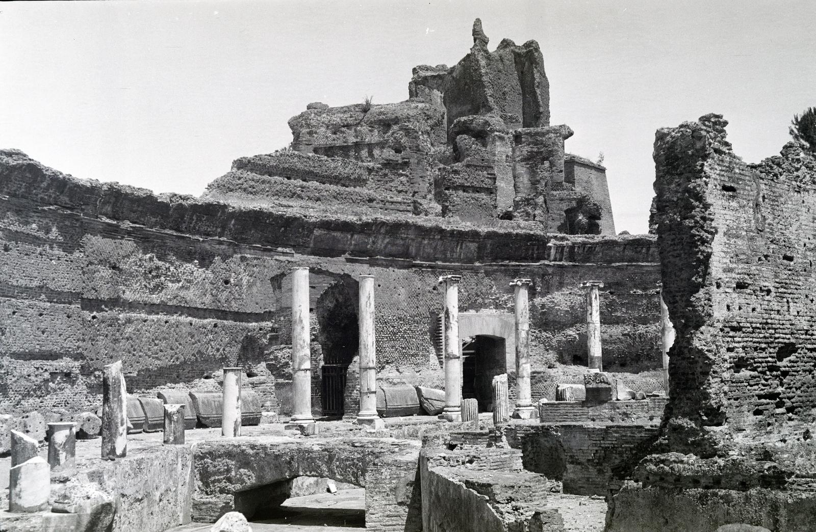 Olaszország, Tivoli, Hadrianus villa / Villa Adriana, Teatro Marittimo., 1930, Nagy Emese, Fortepan #291682