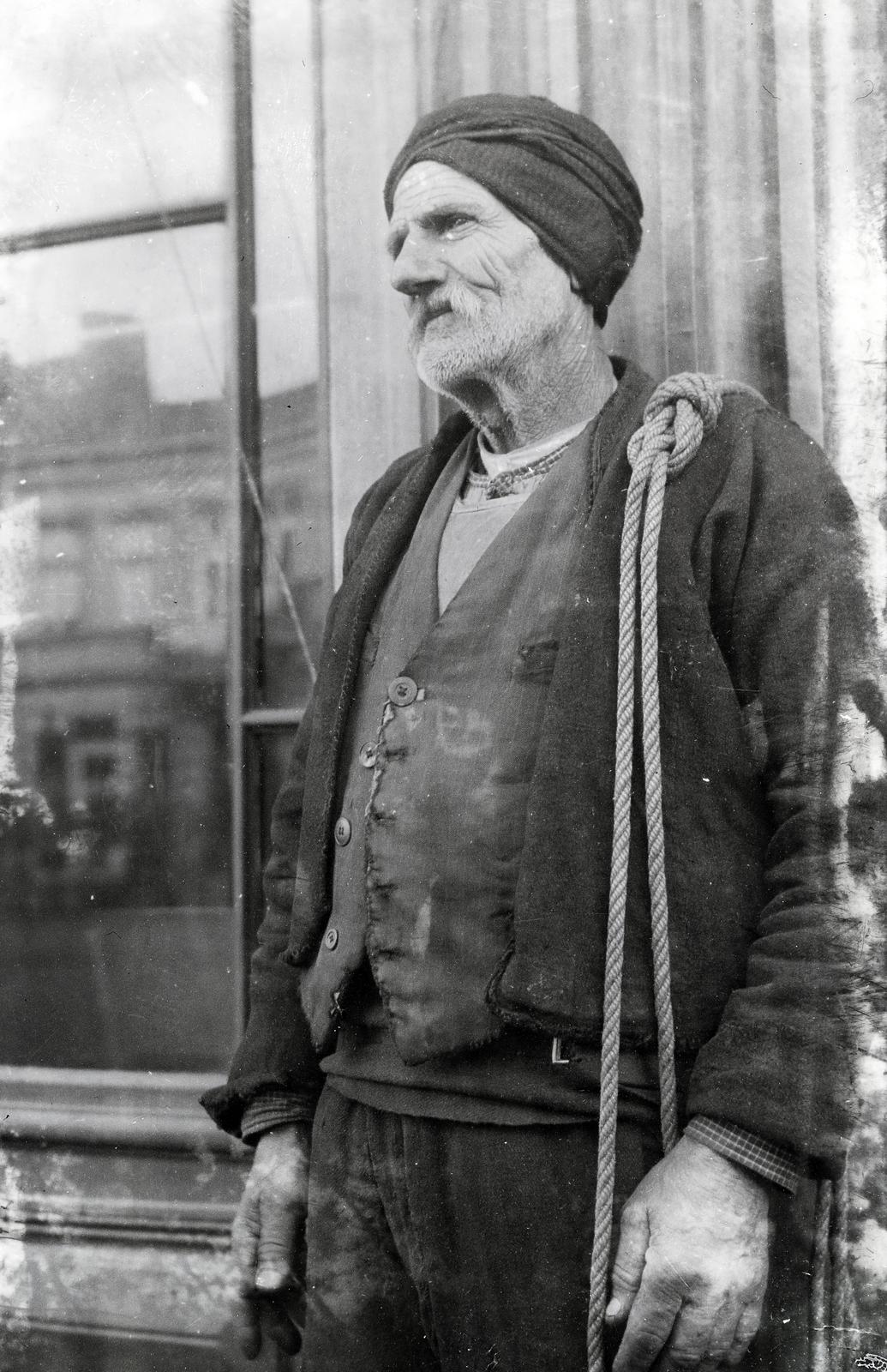 Bulgaria, a felvétel az Országos Magyar Dalosszövetség küldöttségének útján készült., 1933, Nagy Emese, old person, man, peasant, poverty, Fortepan #291709