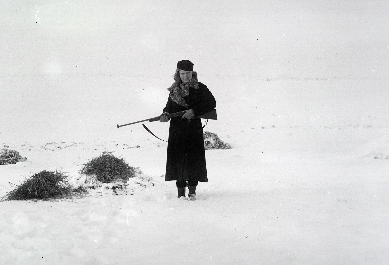 1935, Nagy Emese, lady, winter, weapon, Fortepan #291714