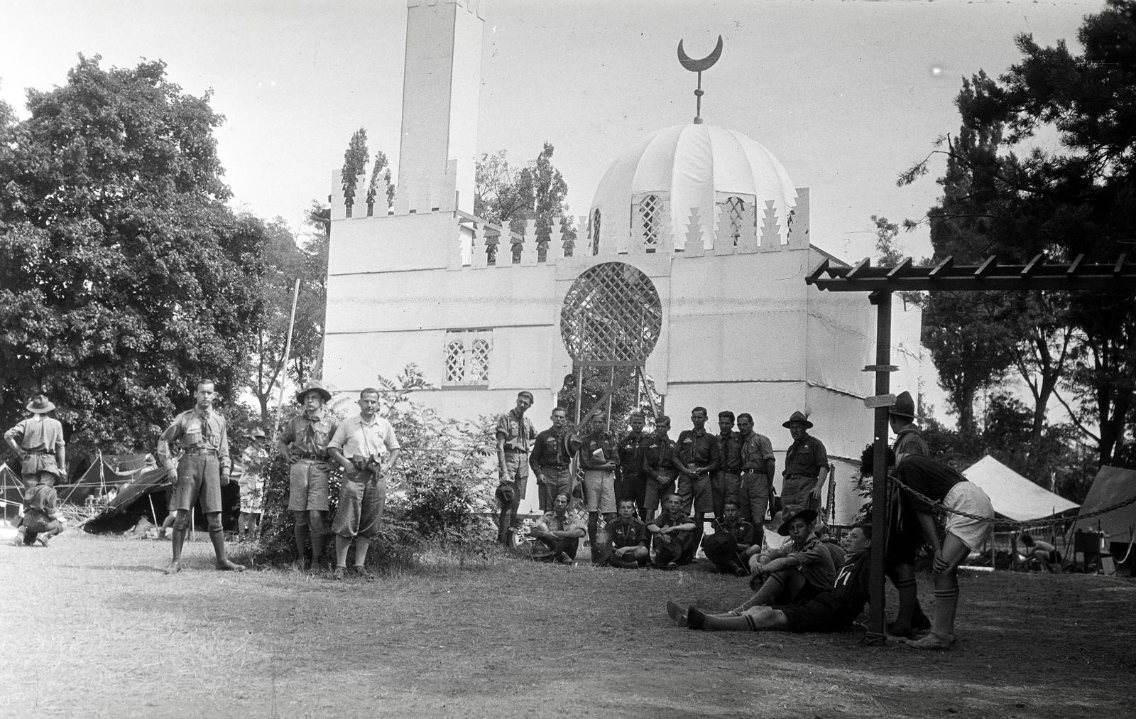 Magyarország, Gödöllő, 4. Nemzetközi Cserkész Világtalálkozó (Jamboree). A felvétel a francia tábor előtt készült., 1933, Nagy Emese, Fortepan #291724