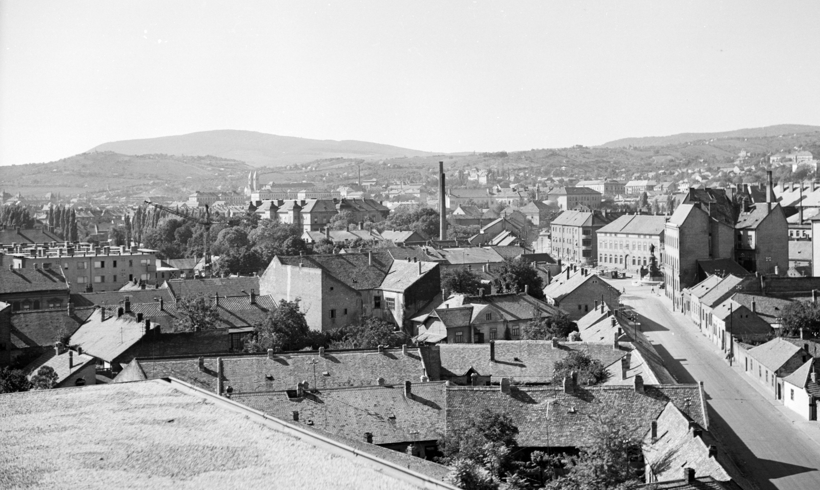 Hungary, Pécs, látkép a Jókai Mór utca felől a Szigeti városrész felé nézve. A kép jobb oldalán a Majláth utca látszik., 1966, Építésügyi Dokumentációs és Információs Központ, VÁTI, picture, Fortepan #29173