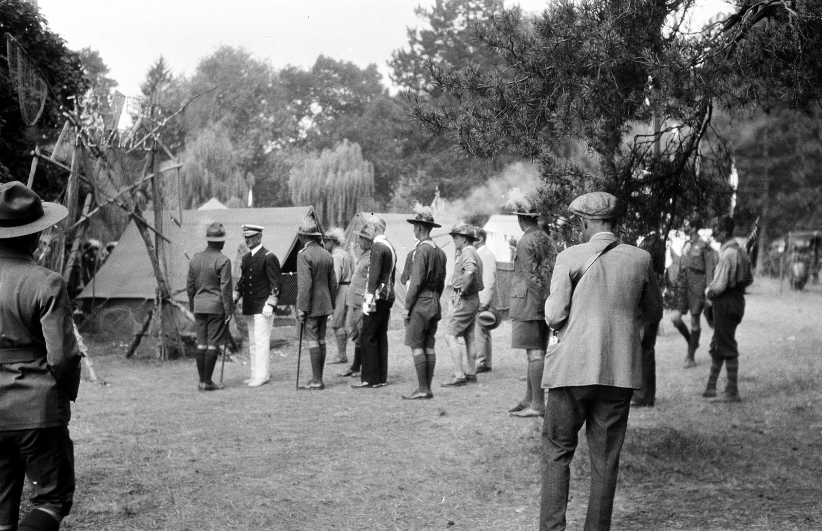 Magyarország, Gödöllő, Horthy Miklós kormányzó látogatása a 4. Nemzetközi Cserkész Világtalálkozón (Jamboree)., 1933, Nagy Emese, kormányzó, sorbanállás, Fortepan #291738