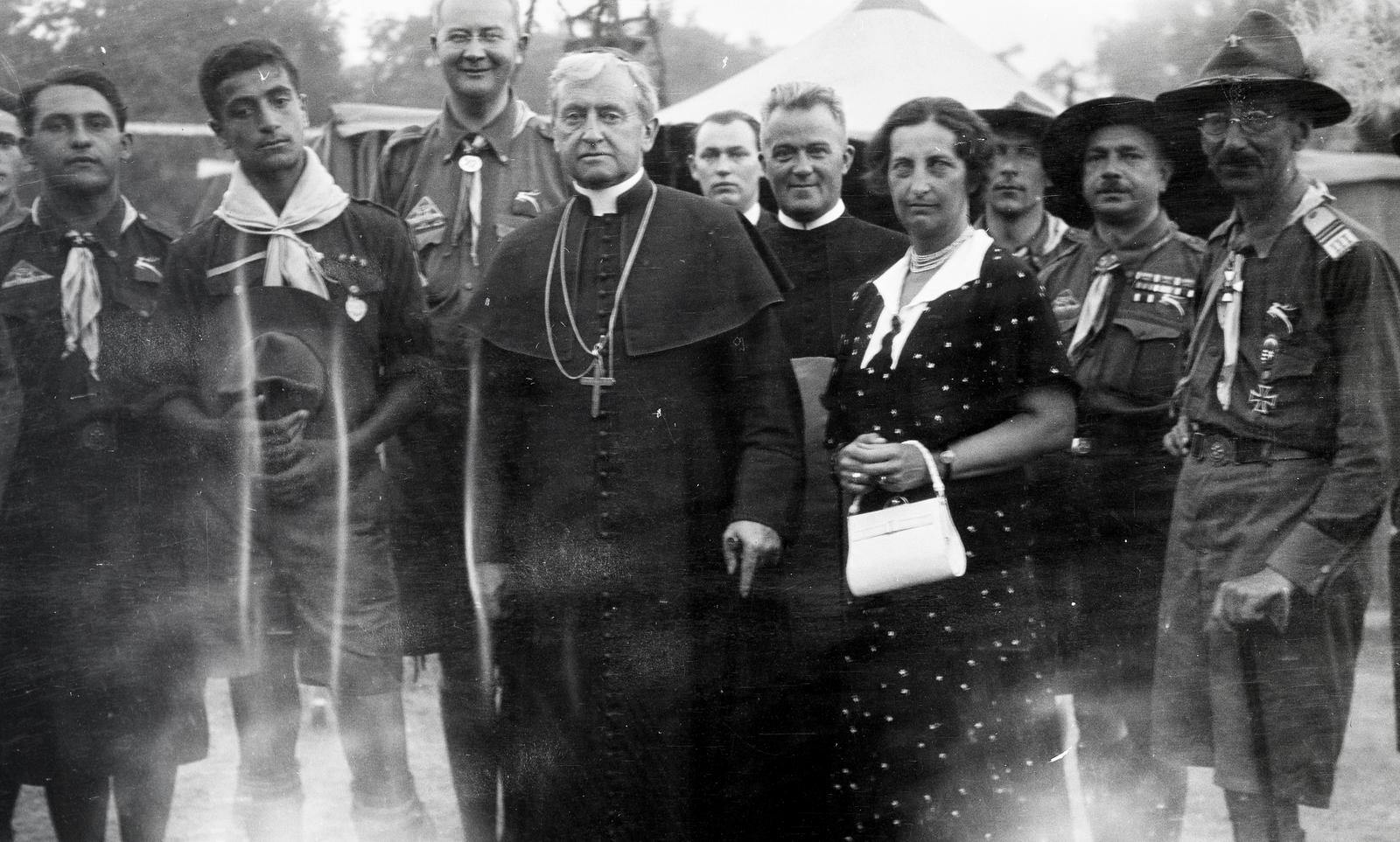 Hungary, Gödöllő, 4. Nemzetközi Cserkész Világtalálkozó (Jamboree). Középen Mikes János püspök., 1933, Nagy Emese, Fortepan #291742