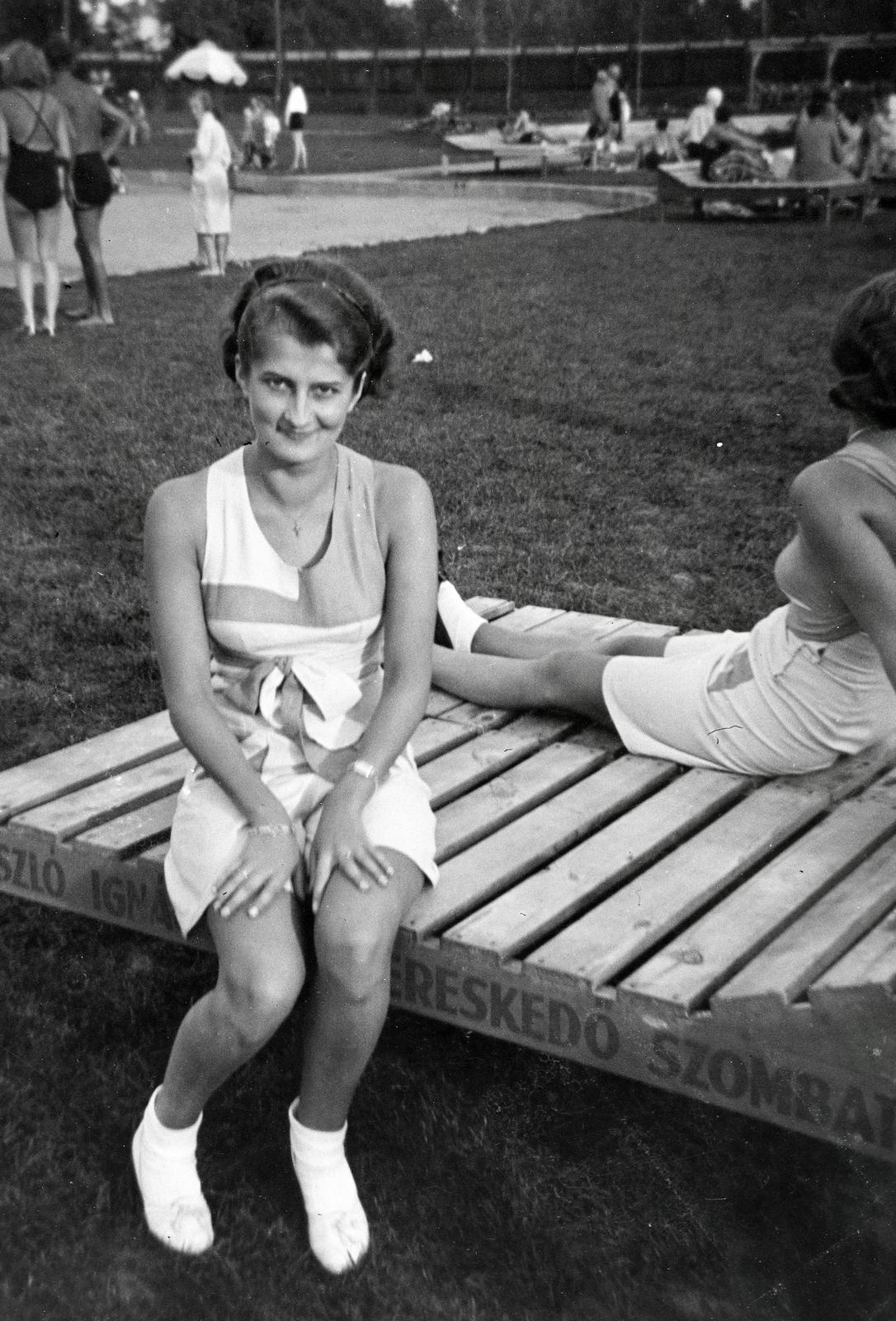 Hungary, Szombathely, Strandfürdő, a felvétel a parkban készült., 1939, Nagy Emese, Fortepan #291803