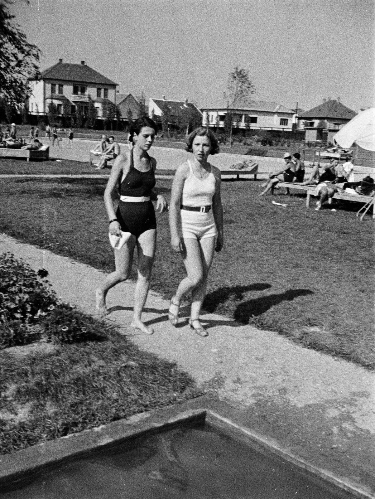 Hungary, Szombathely, Strandfürdő, a felvétel a parkban készült., 1941, Nagy Emese, beach, Fortepan #291810