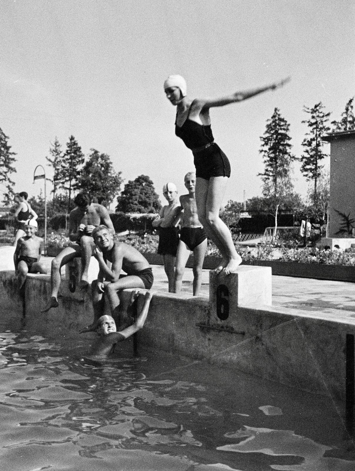Hungary, Szombathely, Strandfürdő, a felvétel az úszómedence rajtkövénél készült., 1941, Nagy Emese, Fortepan #291812