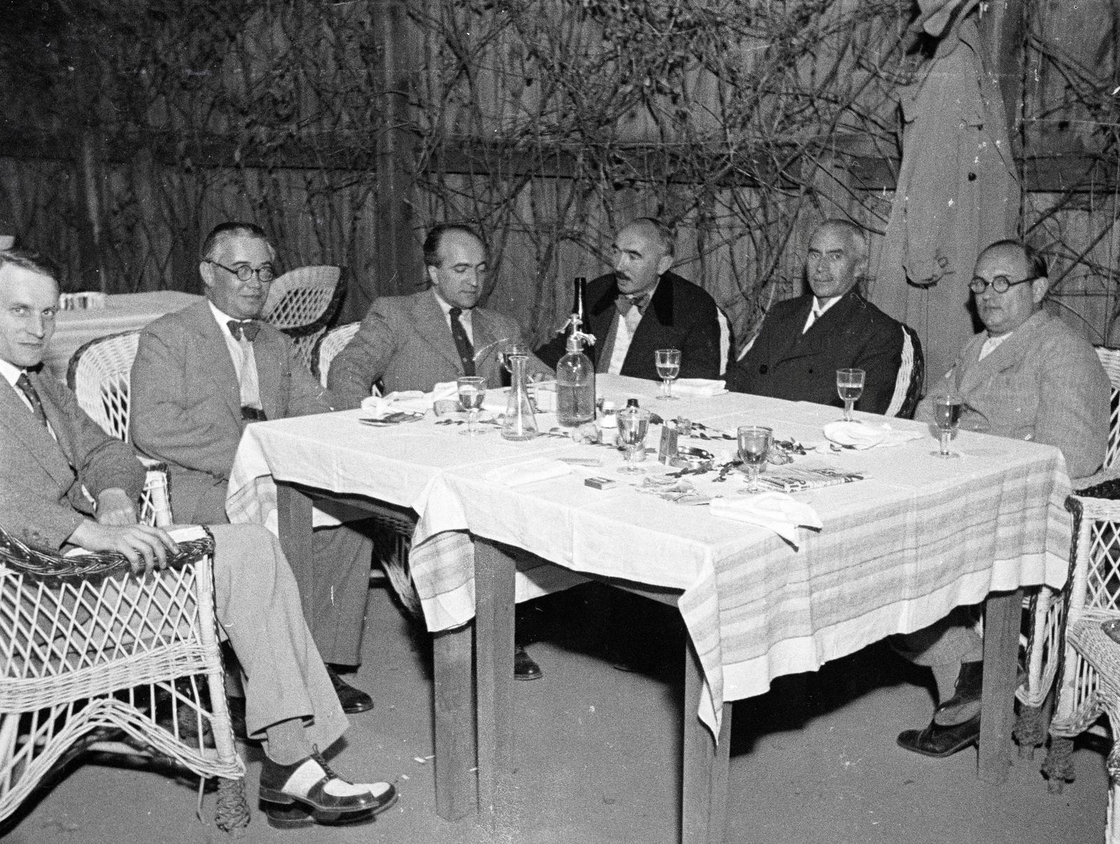 1935, Nagy Emese, rattan furniture, wicker chair, soda water bottle, Fortepan #291817