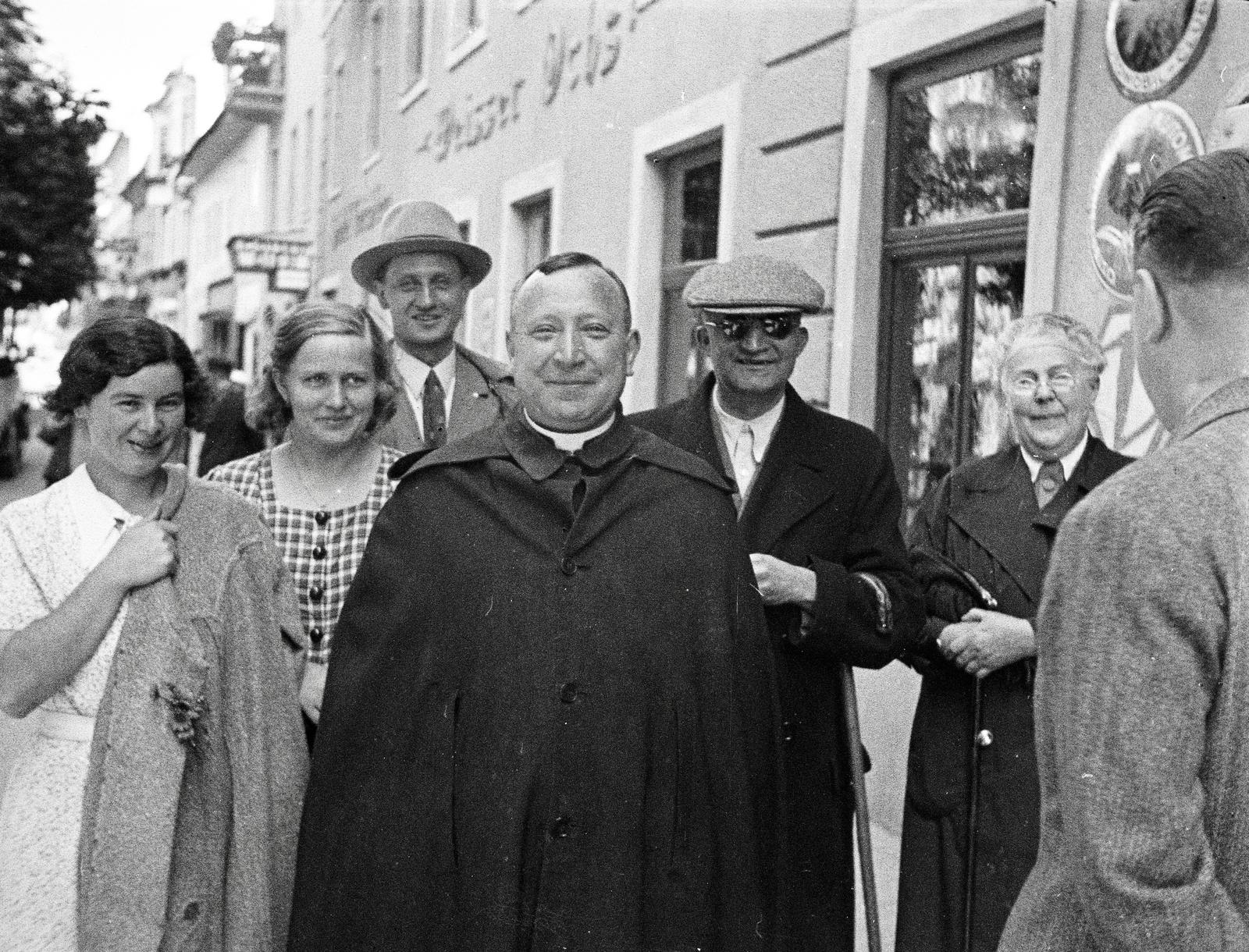 Ausztria, Mariazell, 1935, Nagy Emese, pap, mosoly, Fortepan #291821