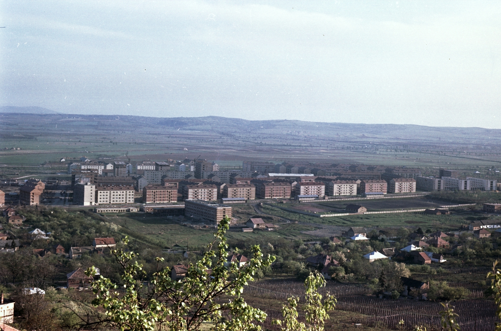 Hungary, Uránváros, Pécs, látkép a Makár-hegy oldalából., 1961, Építésügyi Dokumentációs és Információs Központ, VÁTI, colorful, picture, Fortepan #29184