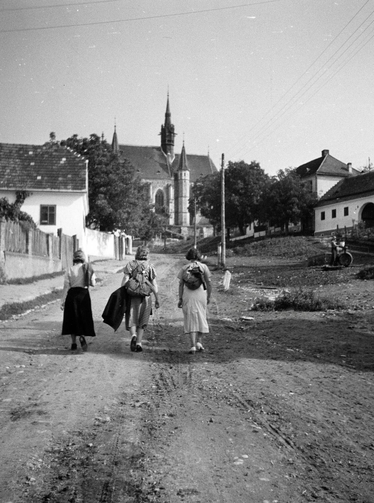 Austria, szemben a dombon a Mária mennybevétele-templom (Pfarrkirche Mariä Himmelfahrt)., 1936, Nagy Emese, Fortepan #291847