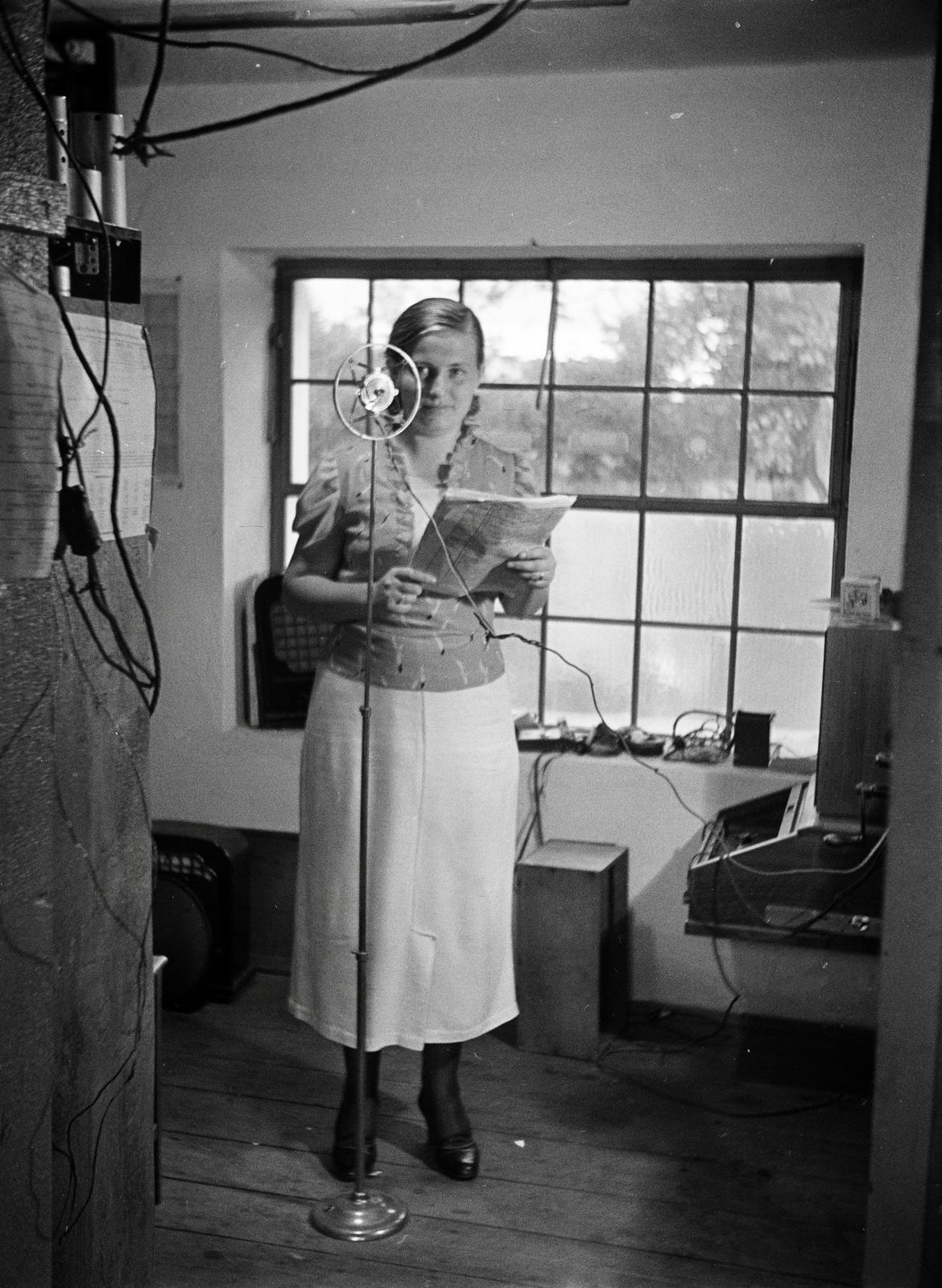 1936, Nagy Emese, microphone stand, studio, Fortepan #291856