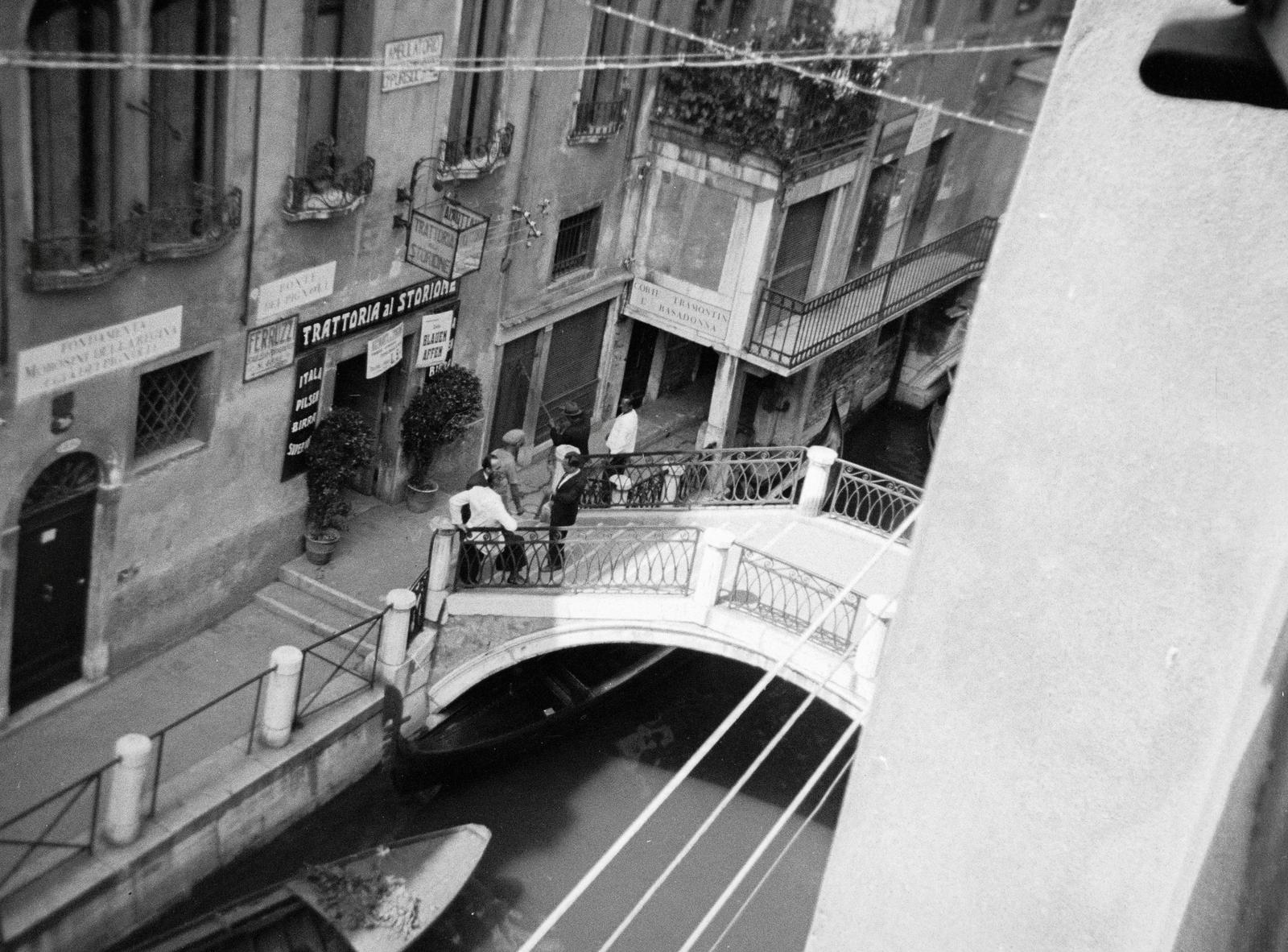 Italy, Venice, kilátás a Hotel Splendid Venice-ből a Rio dei Barrateri (Bareteri) és a Ponte dei Pignoli felé., 1935, Nagy Emese, arch bridge, plan view, Fortepan #291879