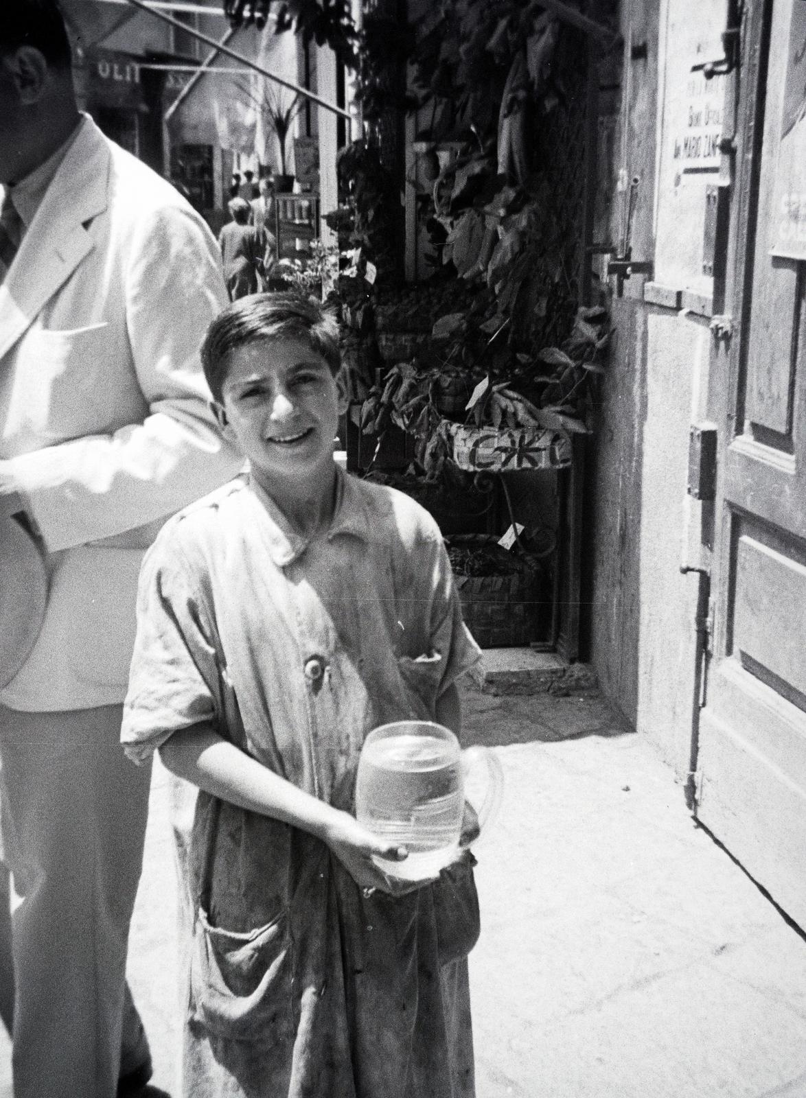 1935, Nagy Emese, kézben tartani, bögre, Fortepan #291883