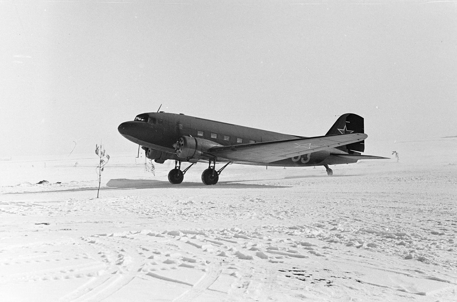 Oroszország, Boriszoglebszk, a V. P. Cskalovról elnevezett Boriszoglebszki Felső Katonai Repülőképző Iskola repülőtere., 1960, Dusik, Liszunov Li-2, Liszunov-márka, repülőgép, Szovjetunió, Fortepan #291907