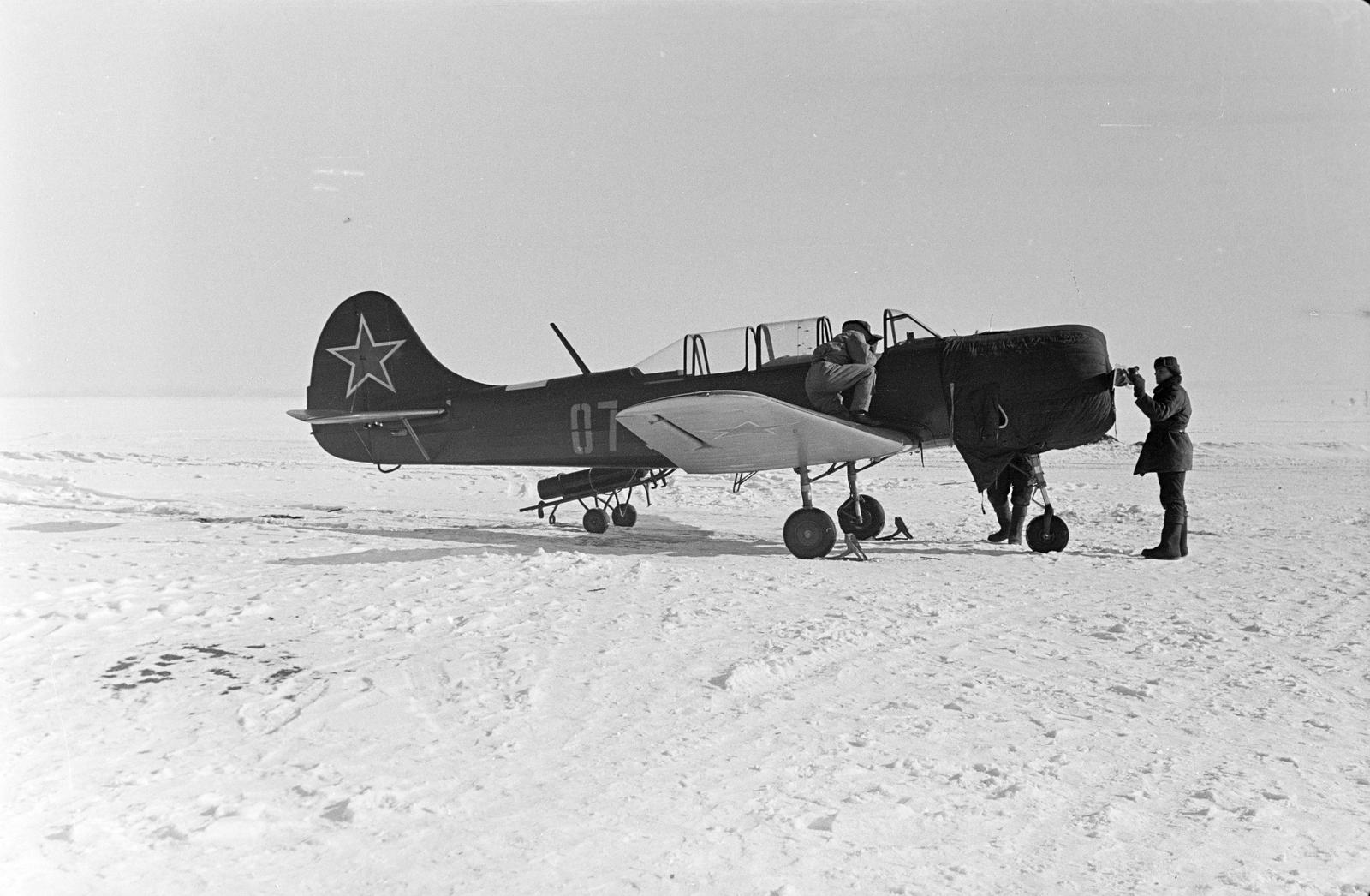 Russia, a V. P. Cskalovról elnevezett Boriszoglebszki Felső Katonai Repülőképző Iskola repülőtere., 1960, Dusik, airplane, Red Star, Soviet Union, Fortepan #291916