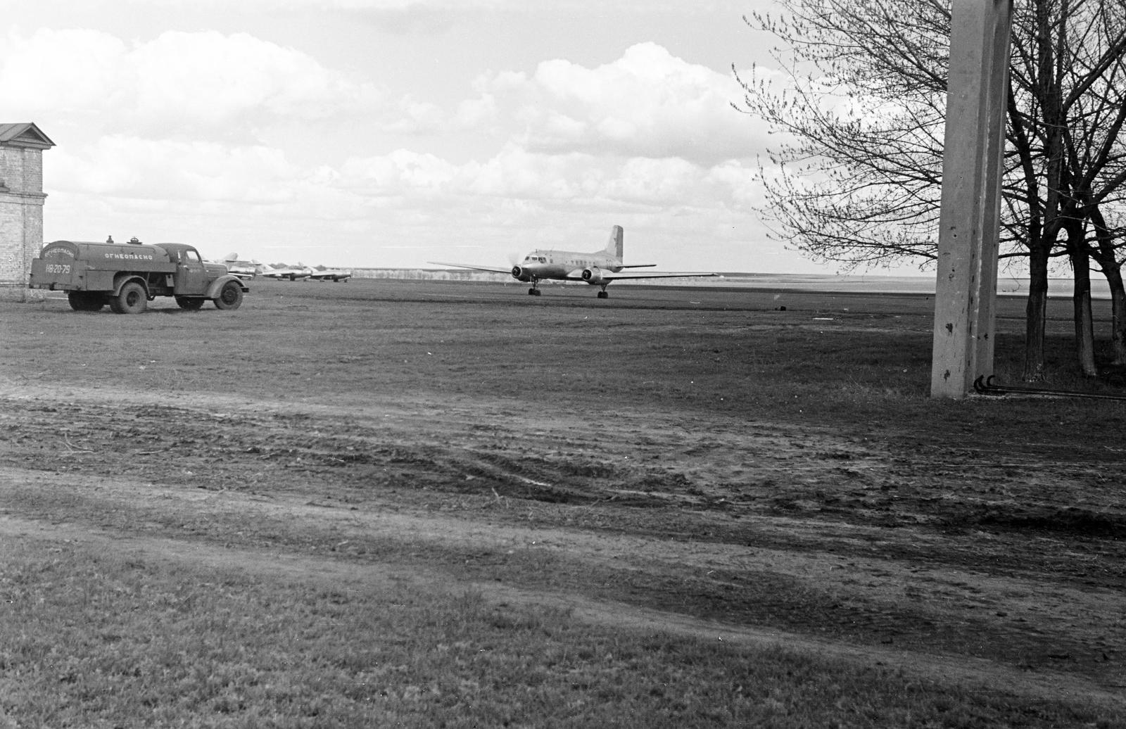 1960, Dusik, airport, Mikoyan-Gurevich MIG-15, tanker, Fortepan #291952