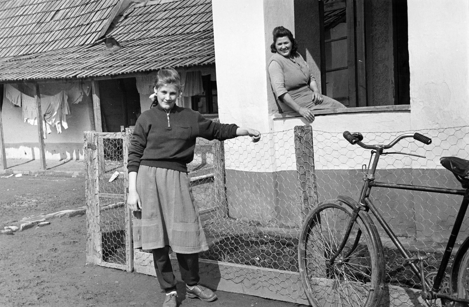 1963, Dusik, fence, yard, girl, bicycle, Fortepan #291987