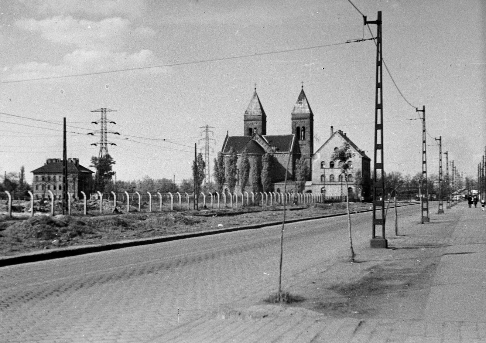 Hungary, Budapest IX., Ecseri út, szemben az Üllői útnál a Szent Kereszt templom., 1963, Dusik, fence, church, street view, Budapest, Fortepan #291989
